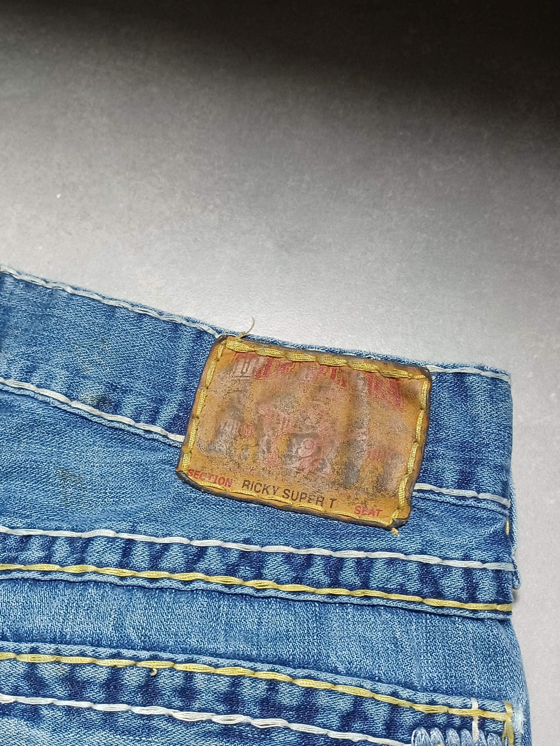 Niebieskie straight jeansy True Religion