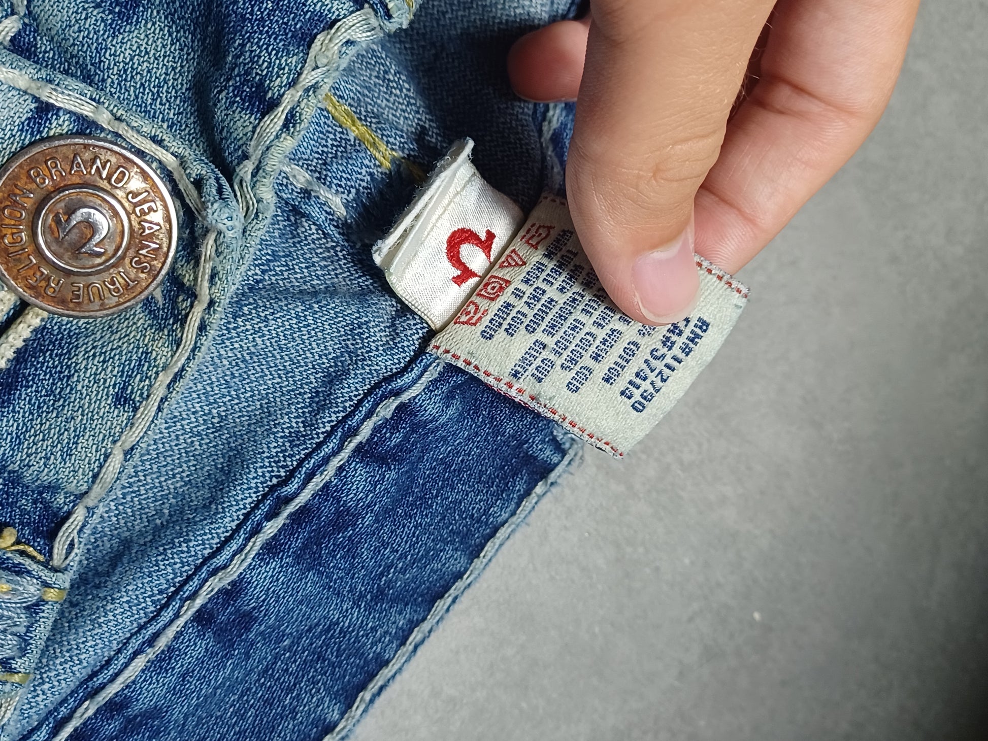 Niebieskie straight jeansy True Religion