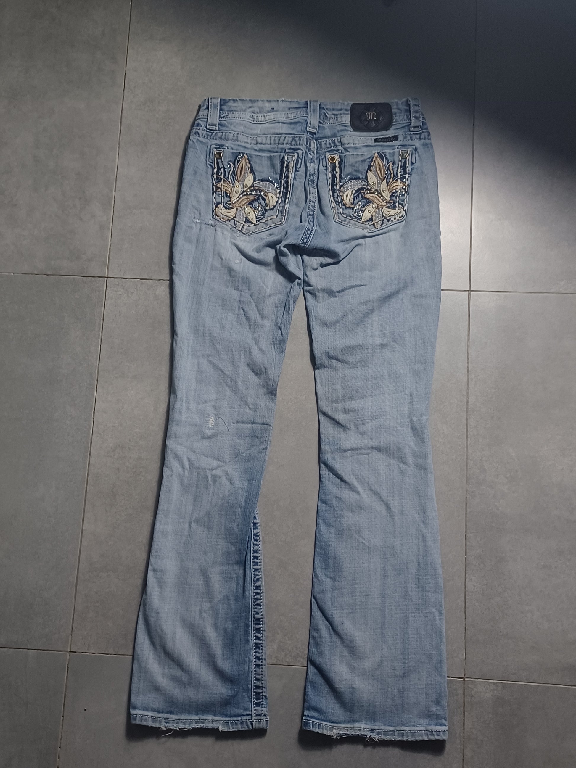 Jasnoniebieskie low rise flared jeansy Miss Me