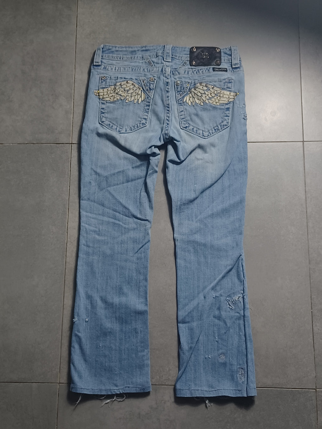 Jasnoniebieskie low rise flared jeansy Miss Me