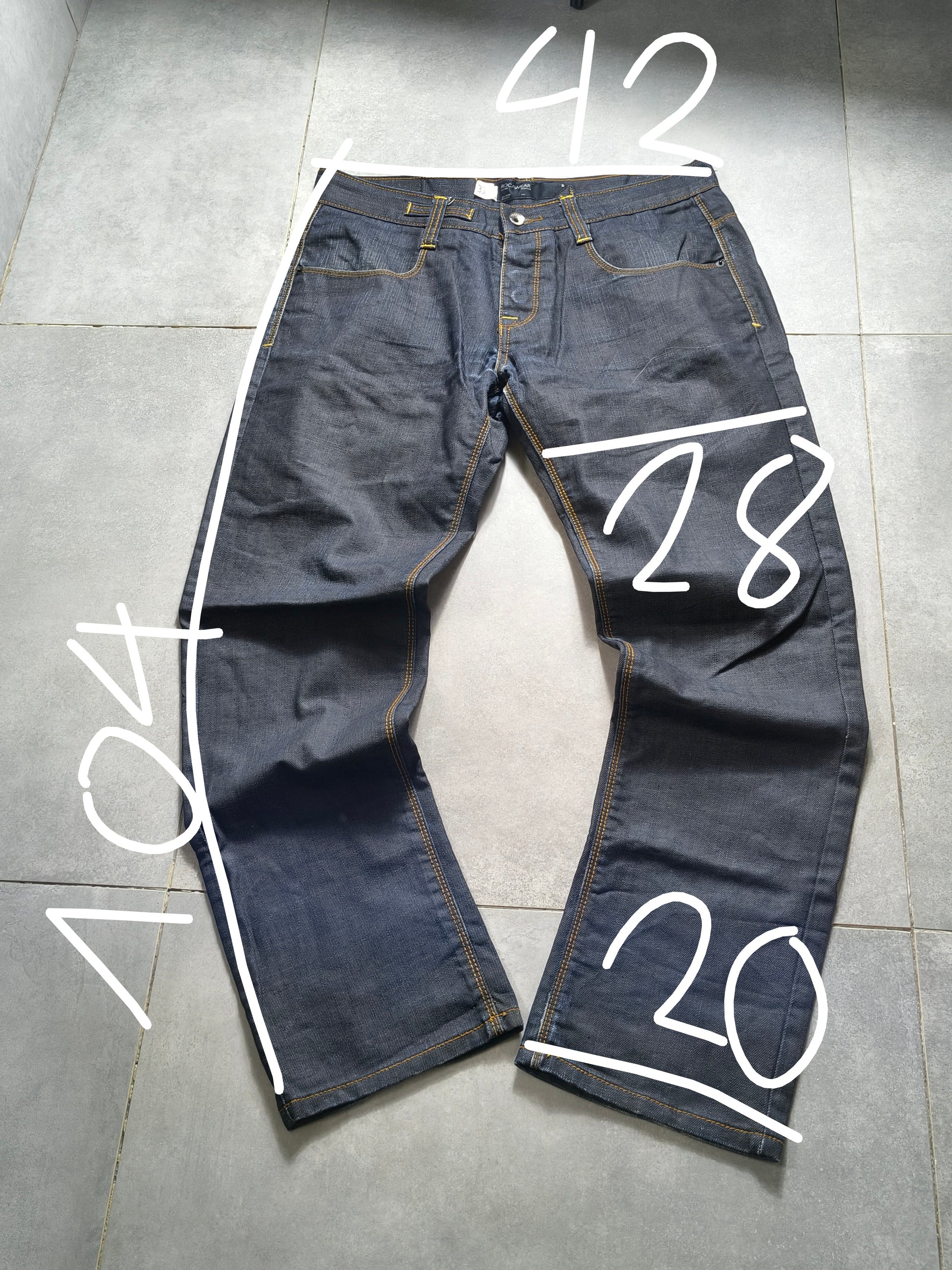 Granatowe straight fit jeansy Raw denim Rocawear