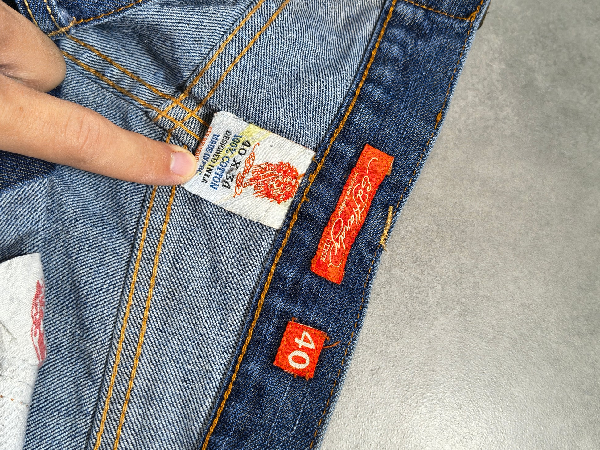 Granatowe baggy jeansy Ed Hardy