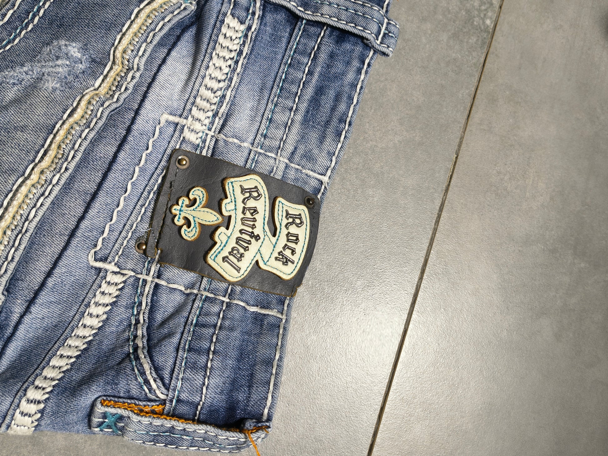 Jasnoniebieskie straight jeansy Rock Revival
