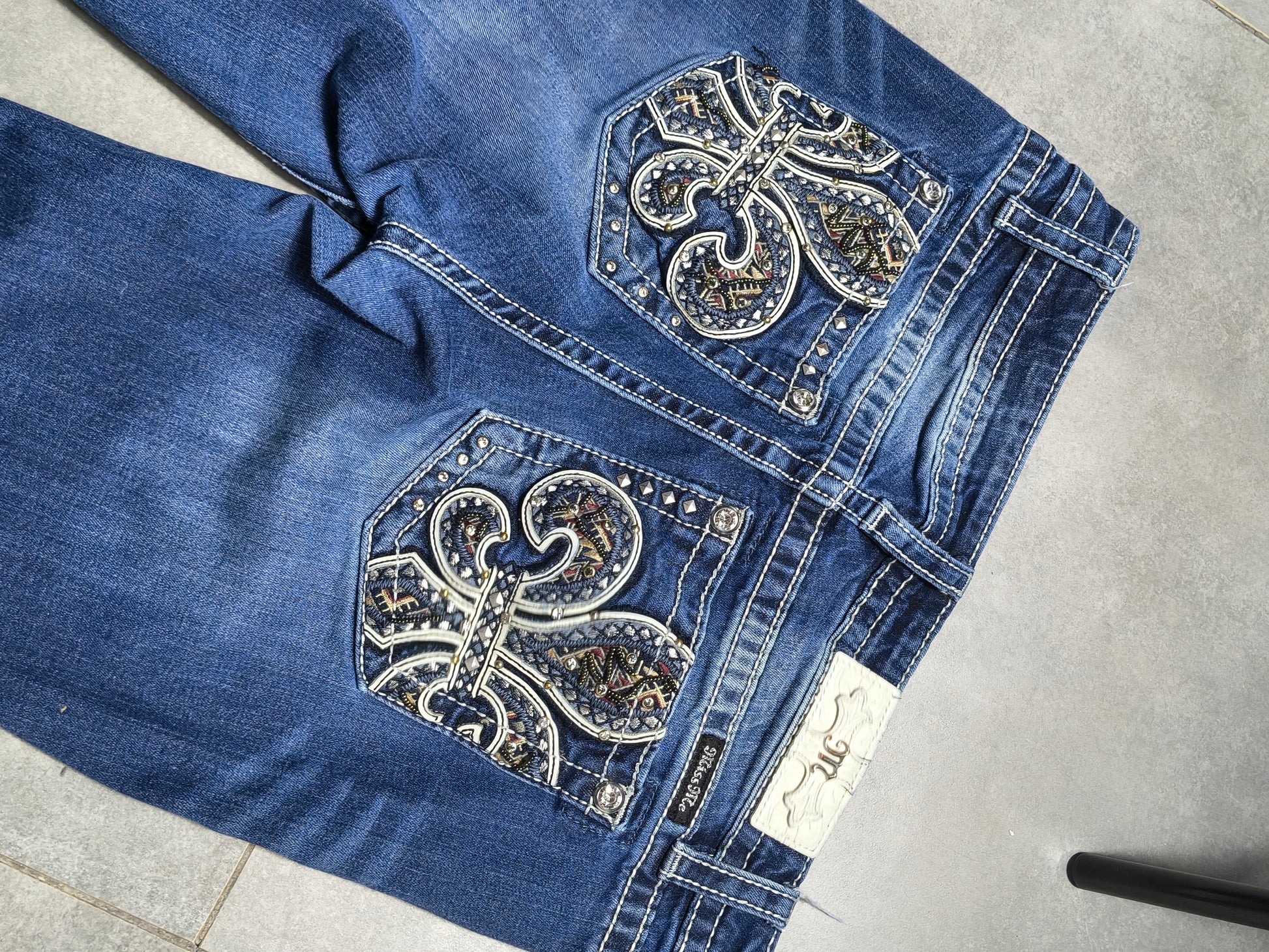 Granatowe flared jeansy Miss Me