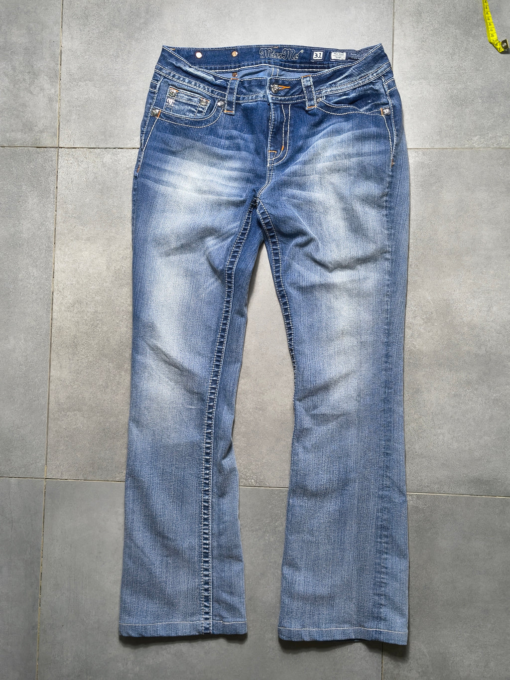 Jasnoniebieskie flared jeansy Miss Me