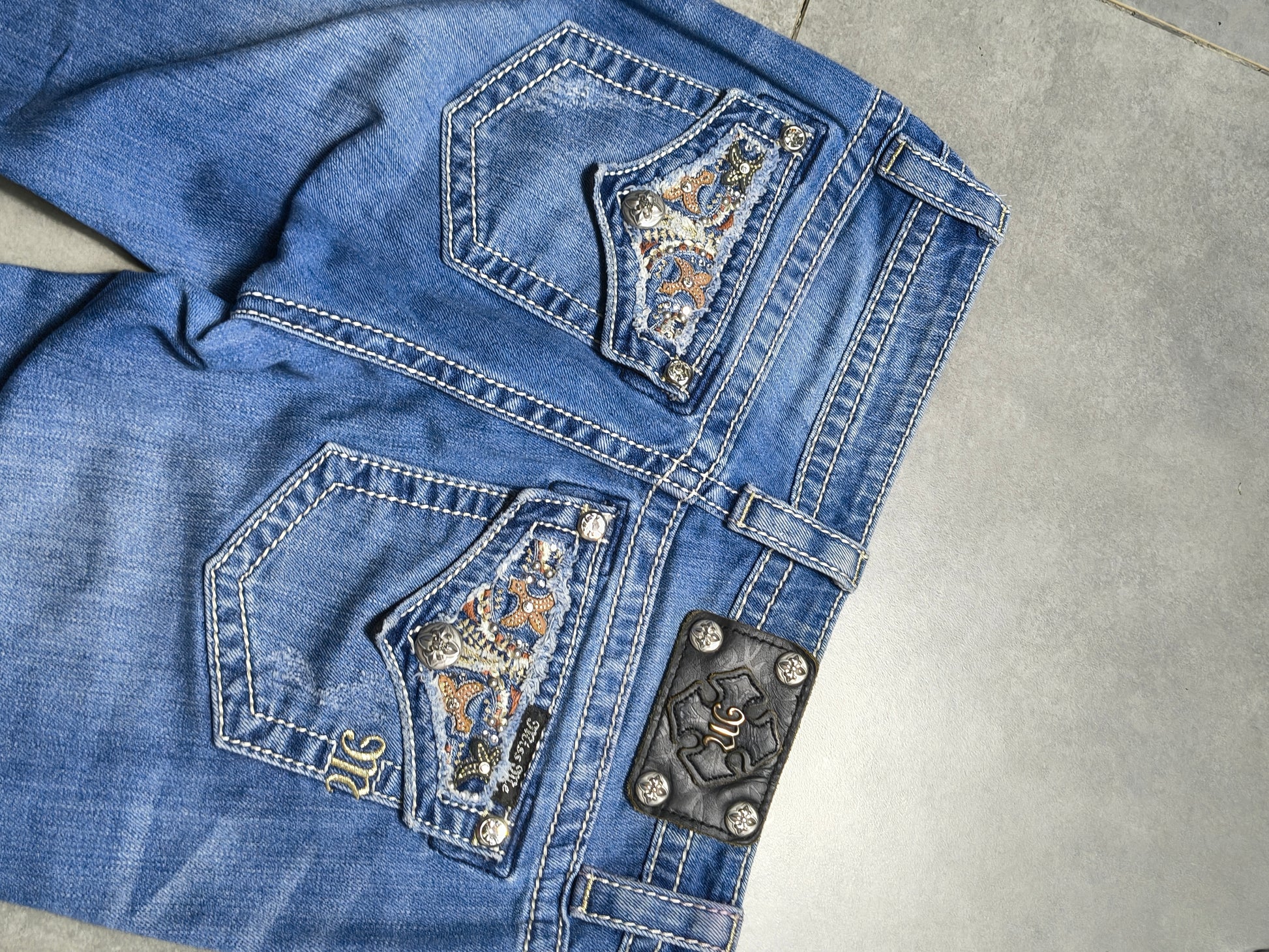 Niebieskie flared jeansy Miss Me