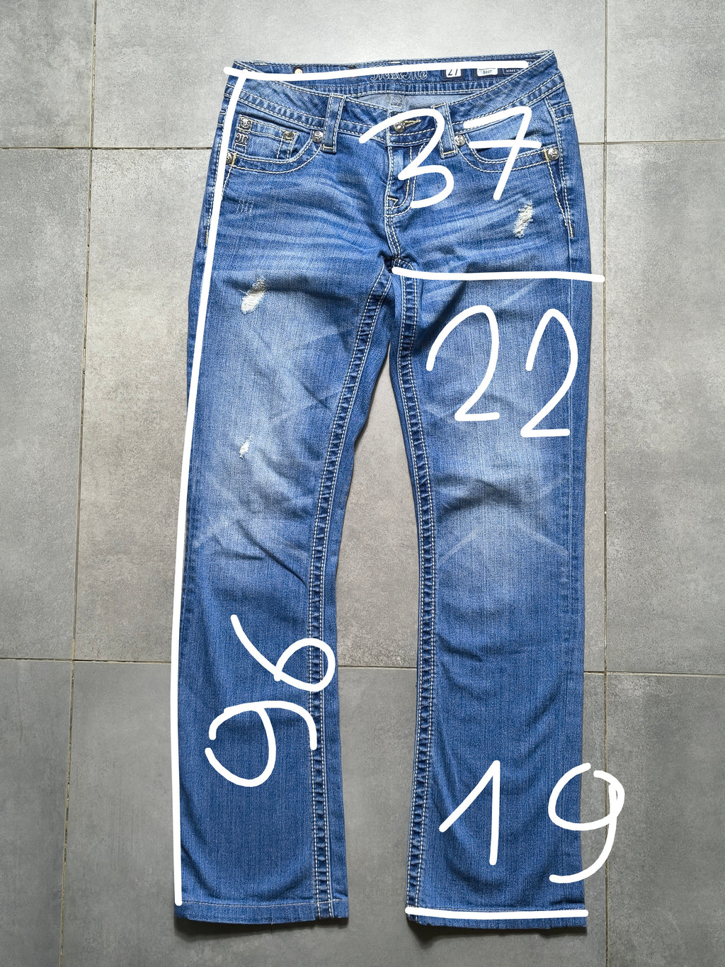 Niebieskie flared jeansy Miss Me