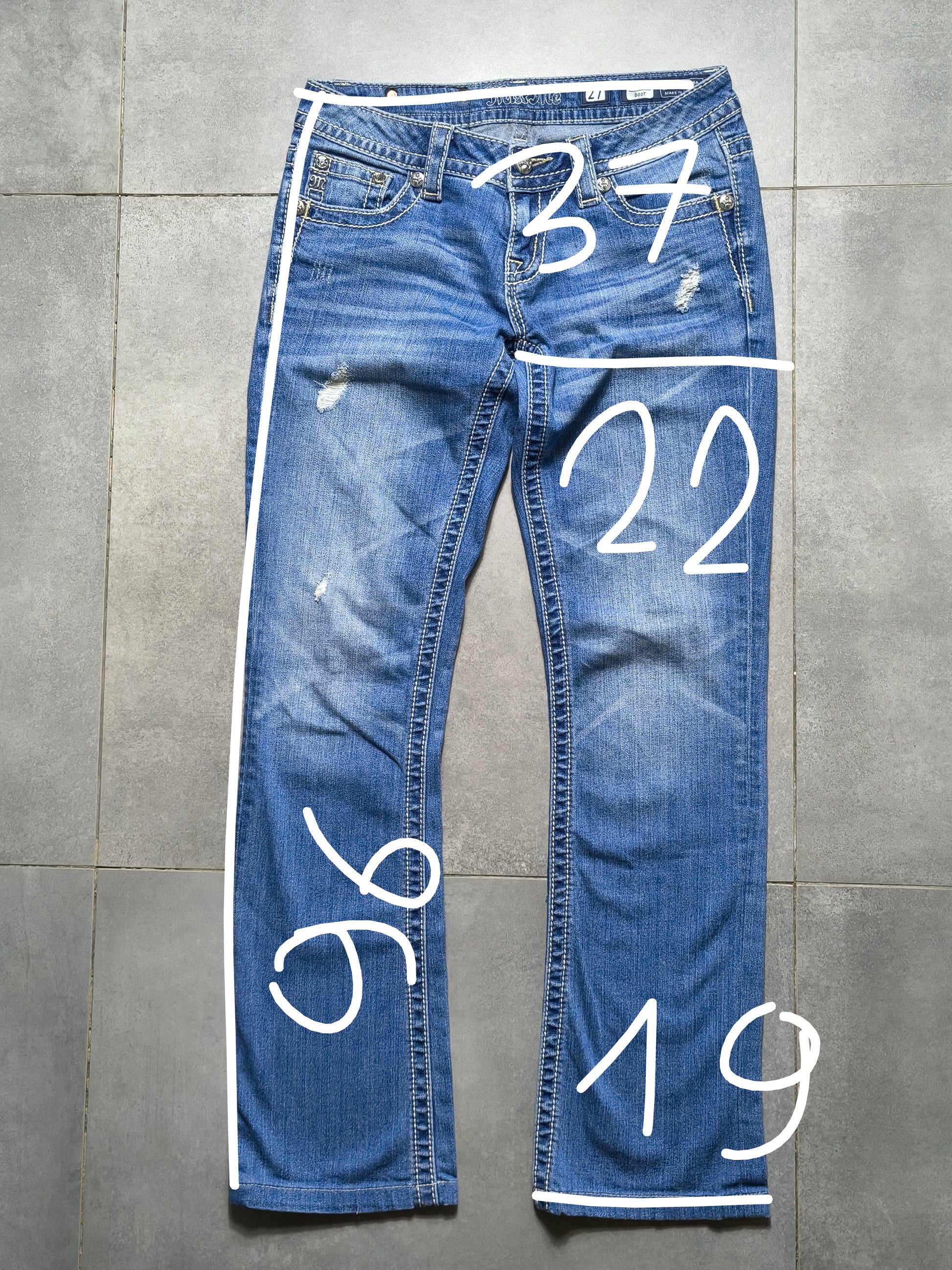 Niebieskie flared jeansy Miss Me