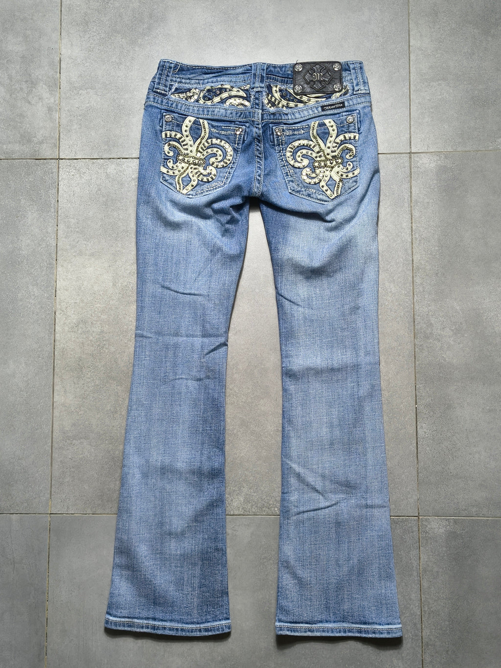 Jasnoniebieskie flared jeansy Miss Me