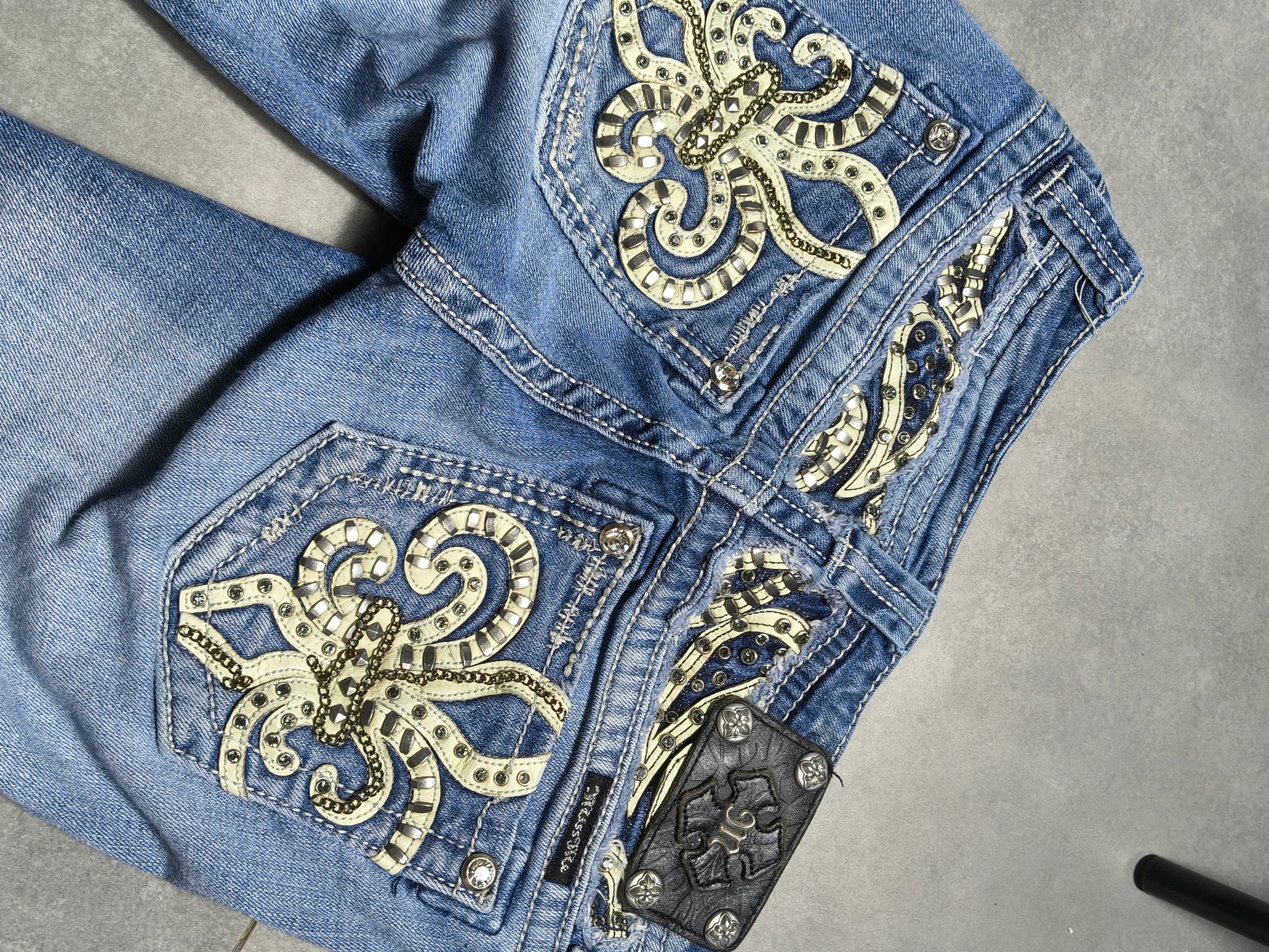 Jasnoniebieskie flared jeansy Miss Me