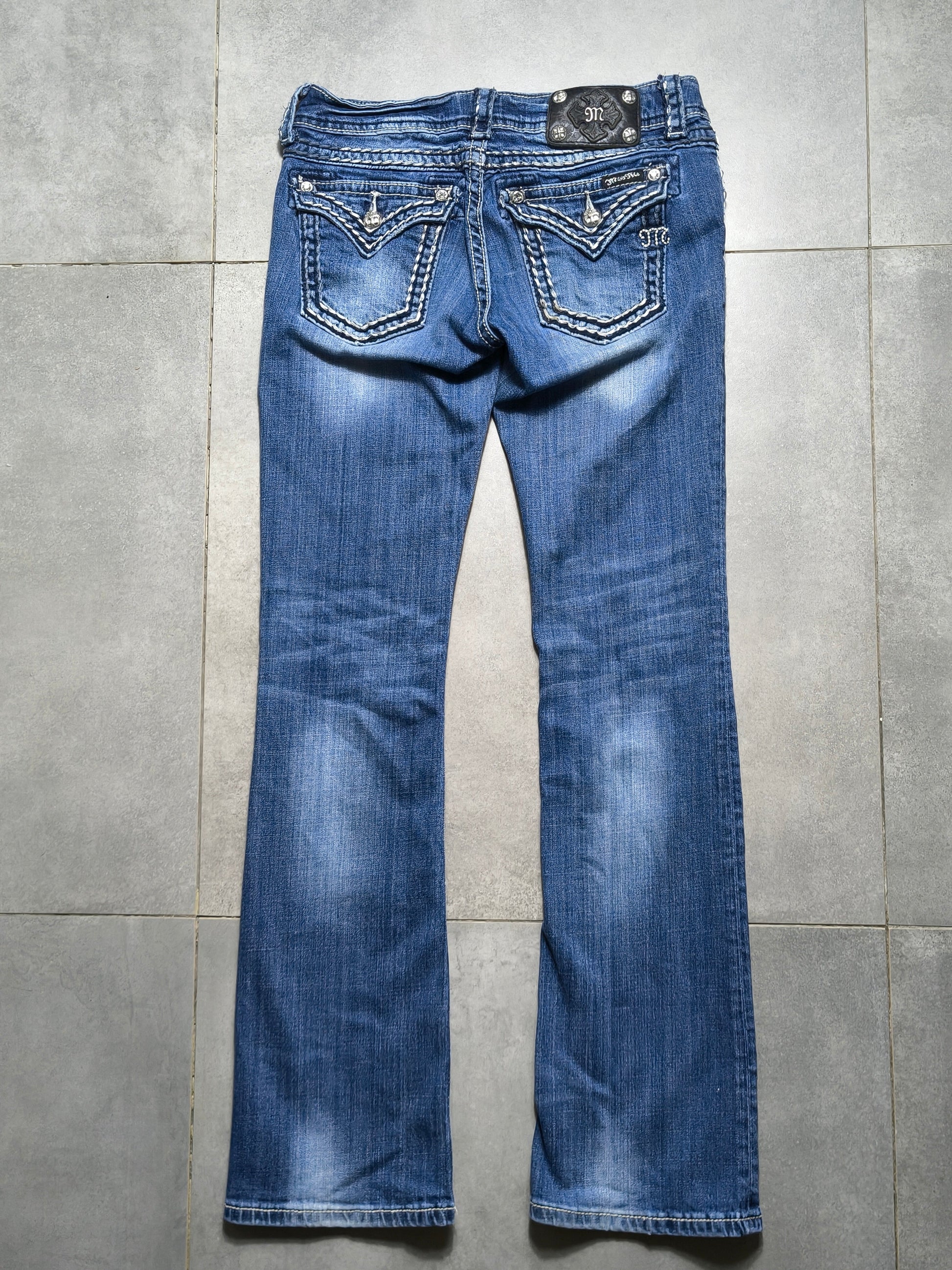 Niebieskie flared jeansy Miss Me