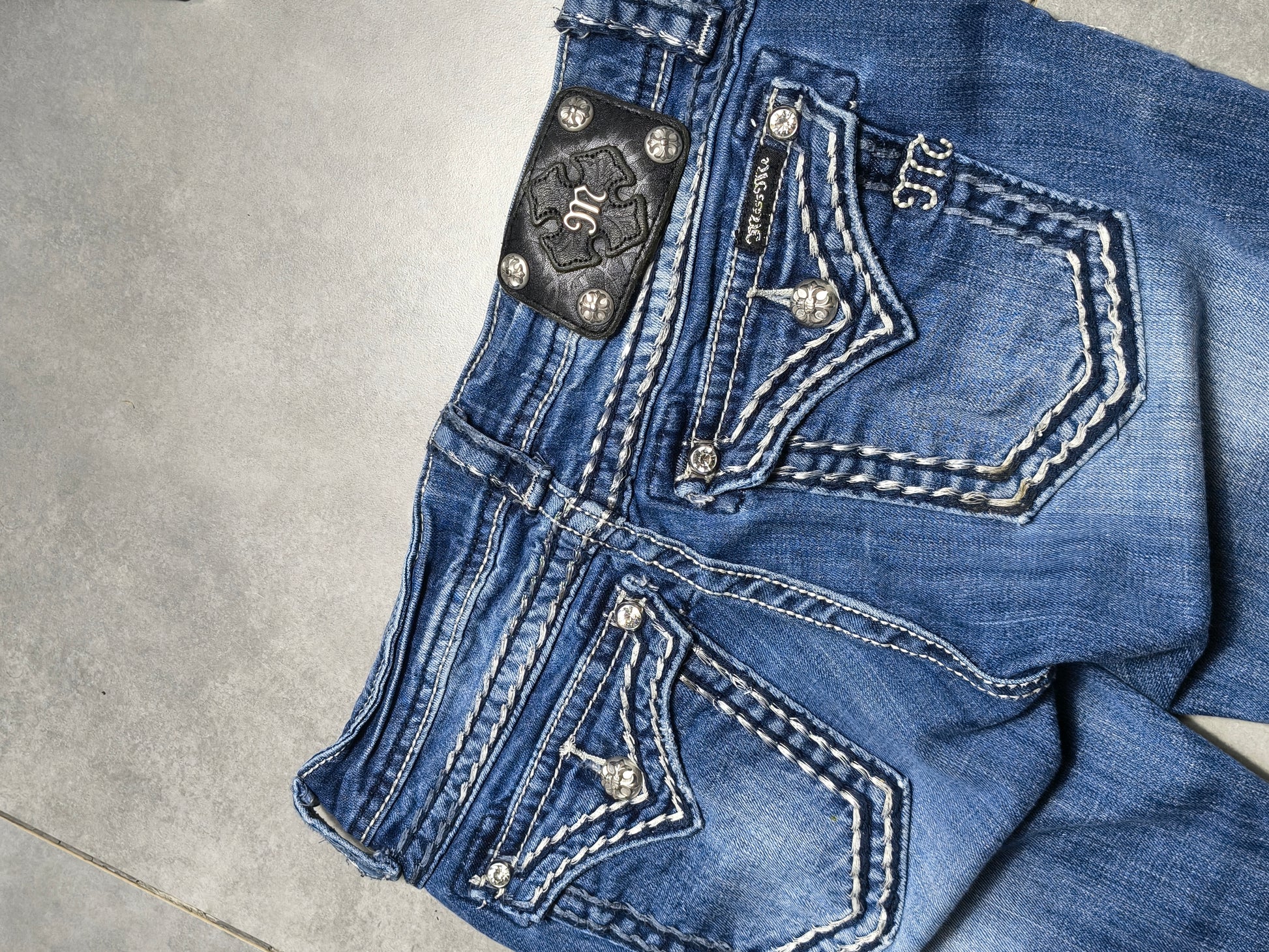 Niebieskie flared jeansy Miss Me