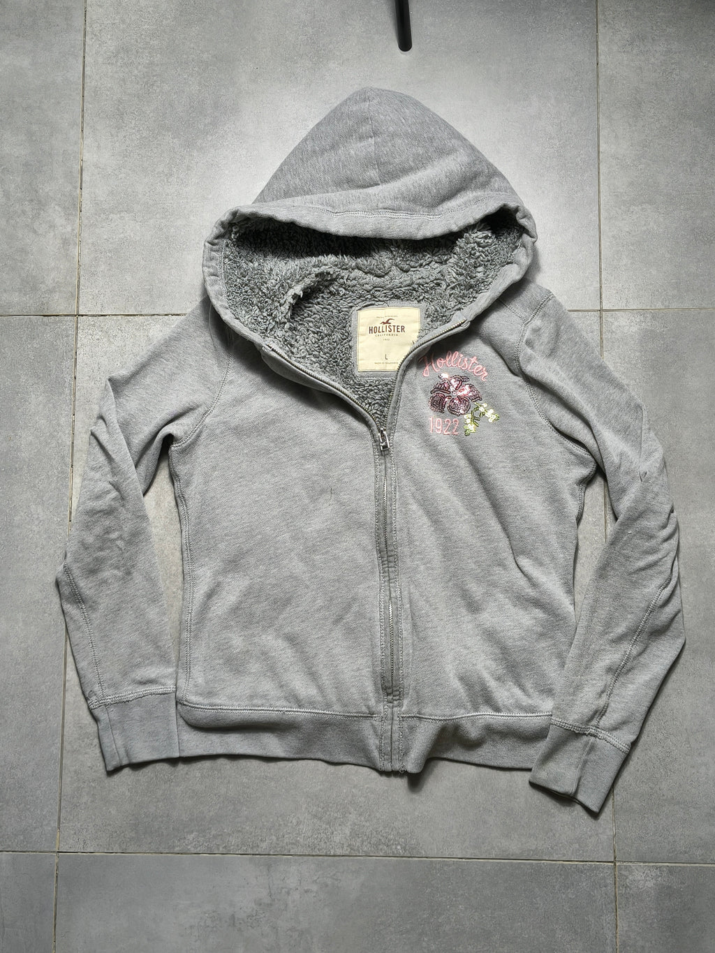 Szara bluza Hollister z futrem