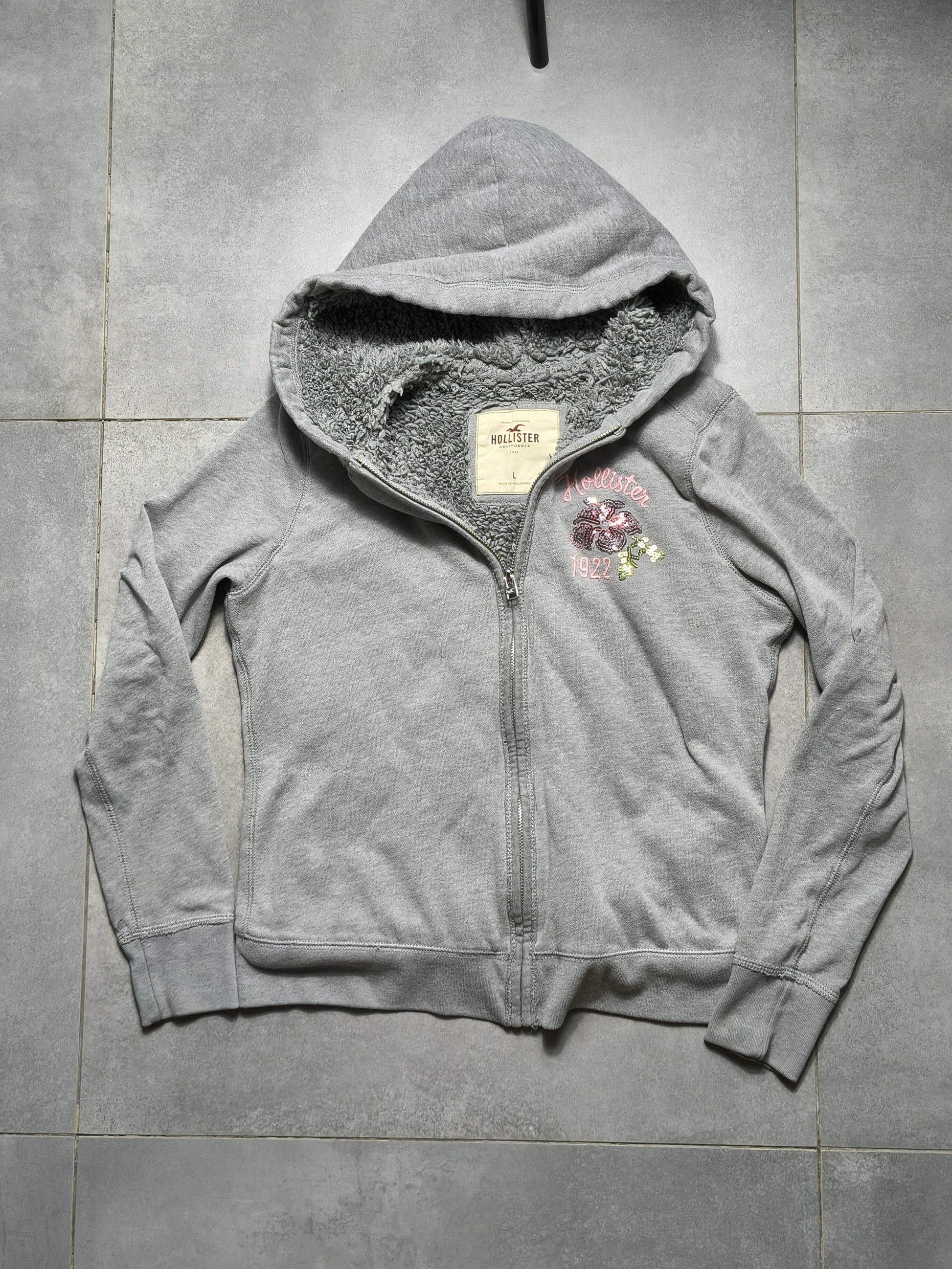 Szara bluza Hollister z futrem