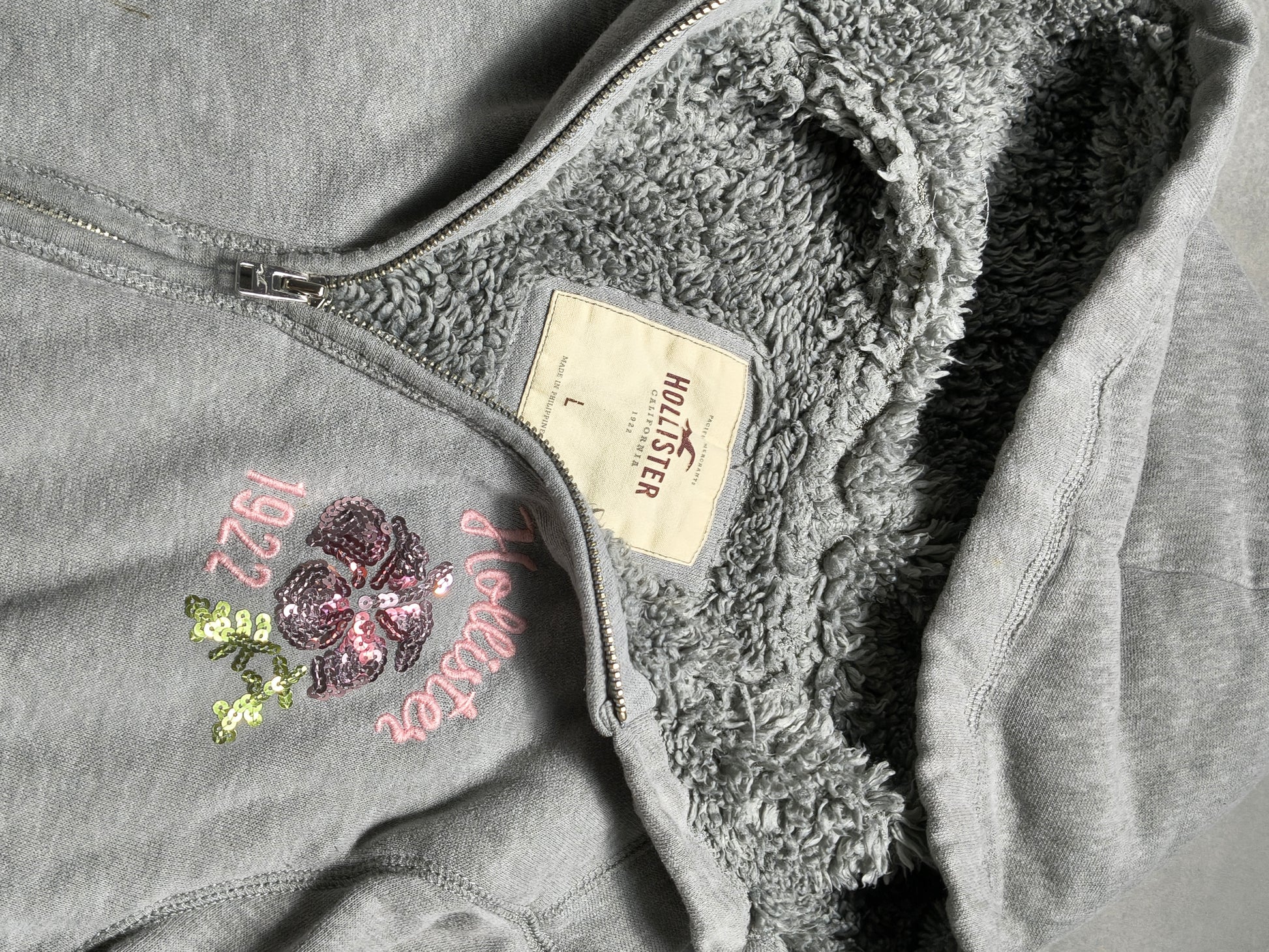 Szara bluza Hollister z futrem