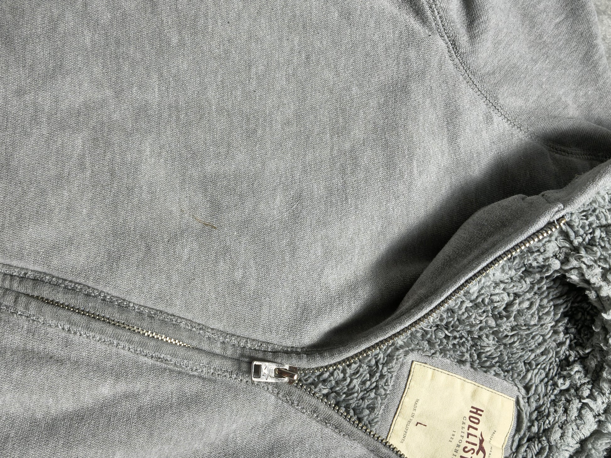 Szara bluza Hollister z futrem