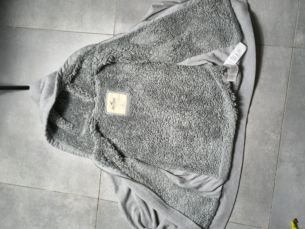 Szara bluza Hollister z futrem