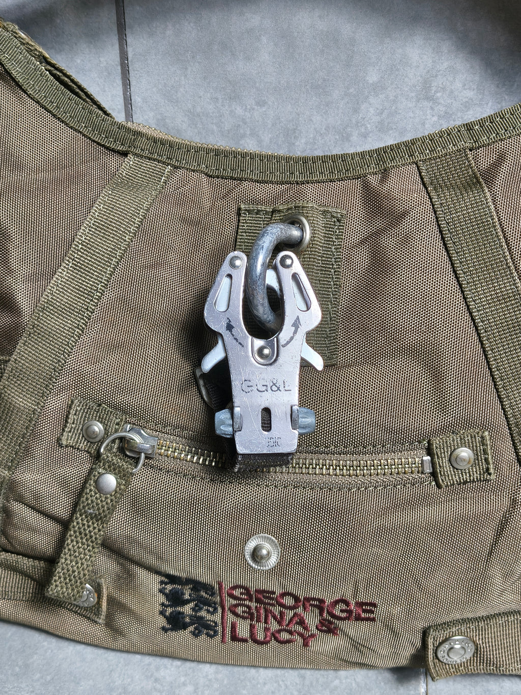 Oliwkowa torebka GGL