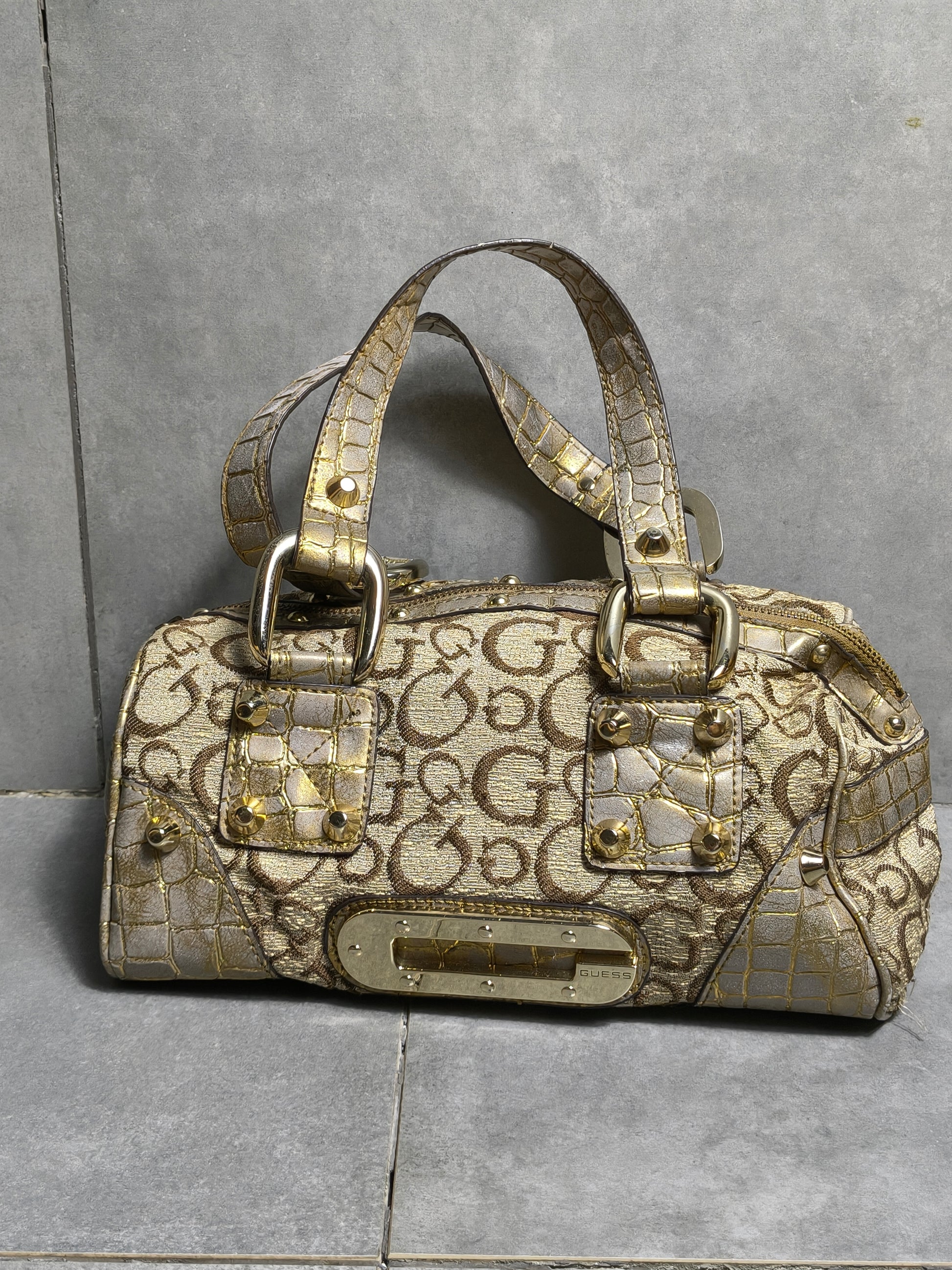 Złota torebka Guess