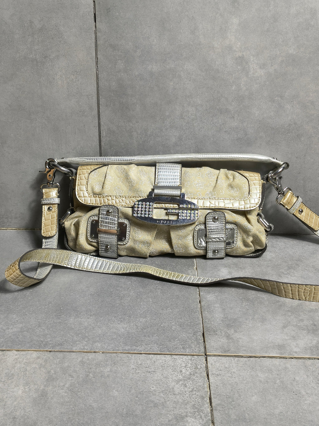 Beżowa torebka Guess