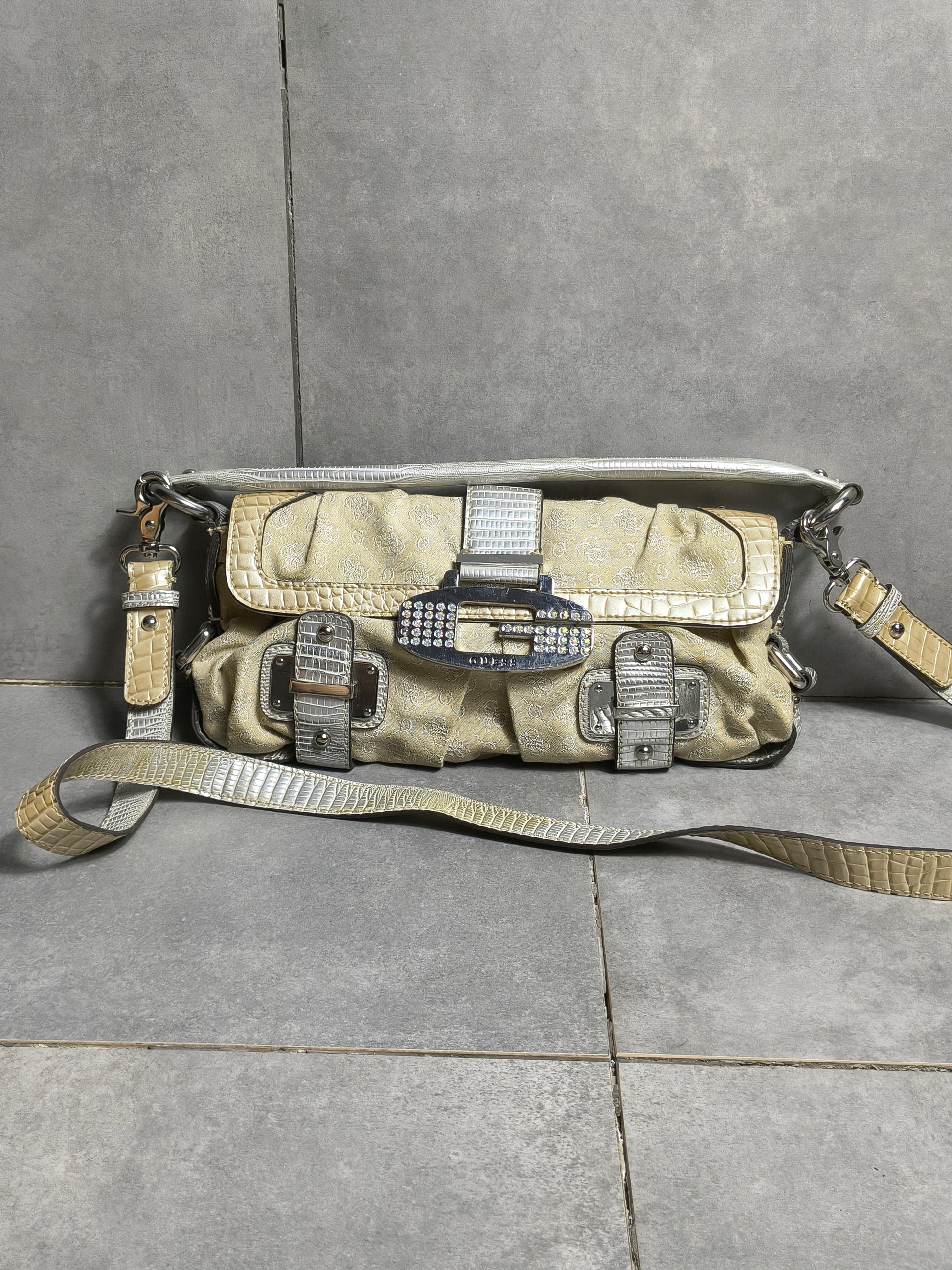 Beżowa torebka Guess