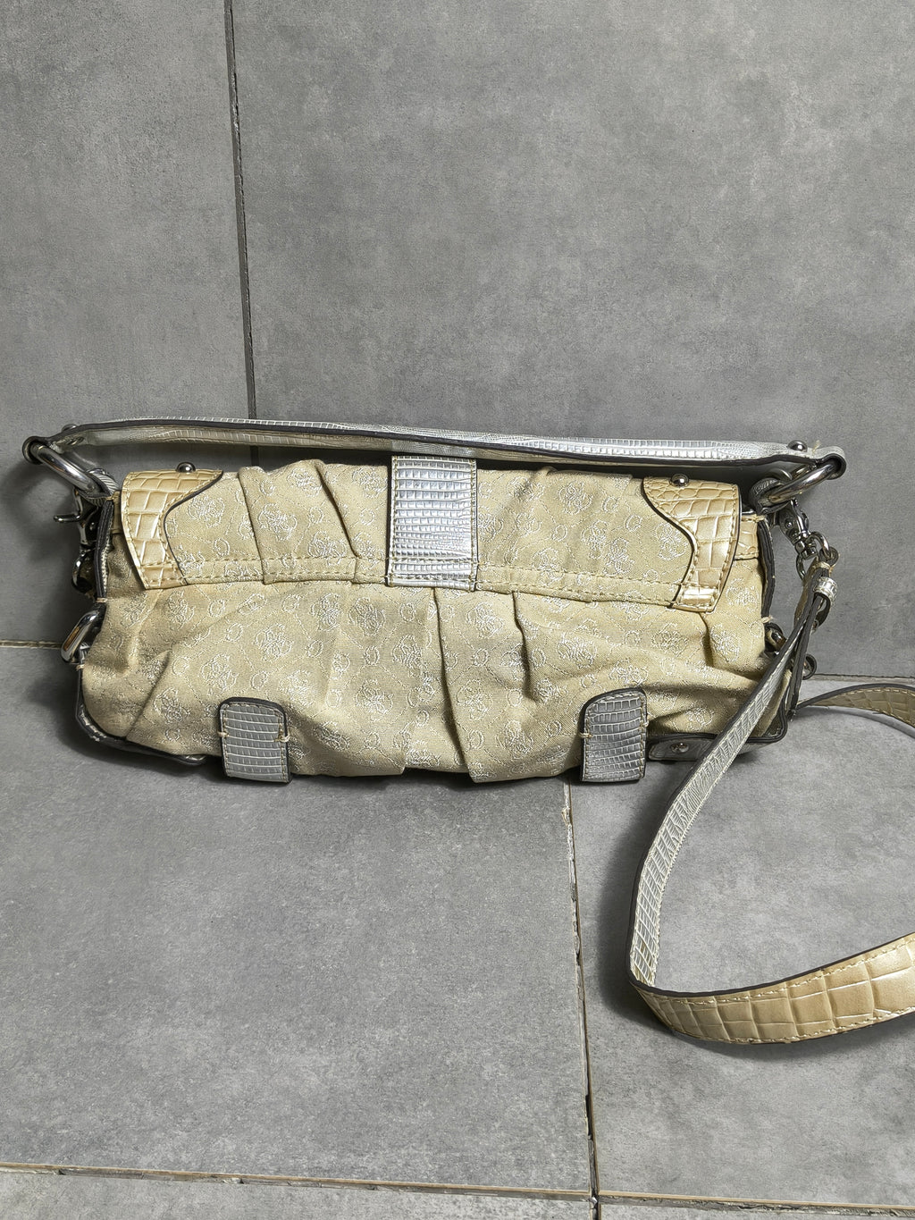 Beżowa torebka Guess