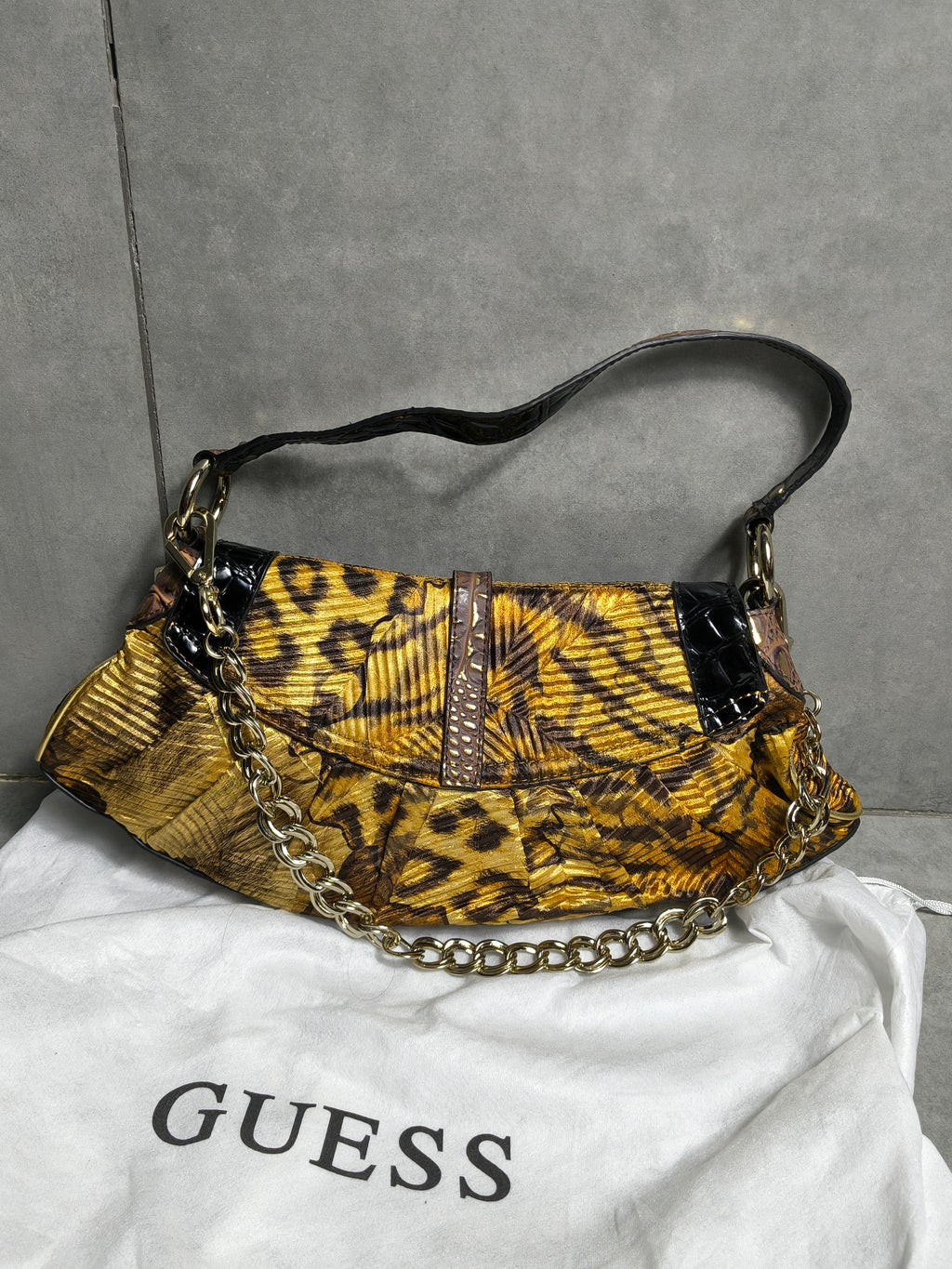 Panterkowa torebka Guess