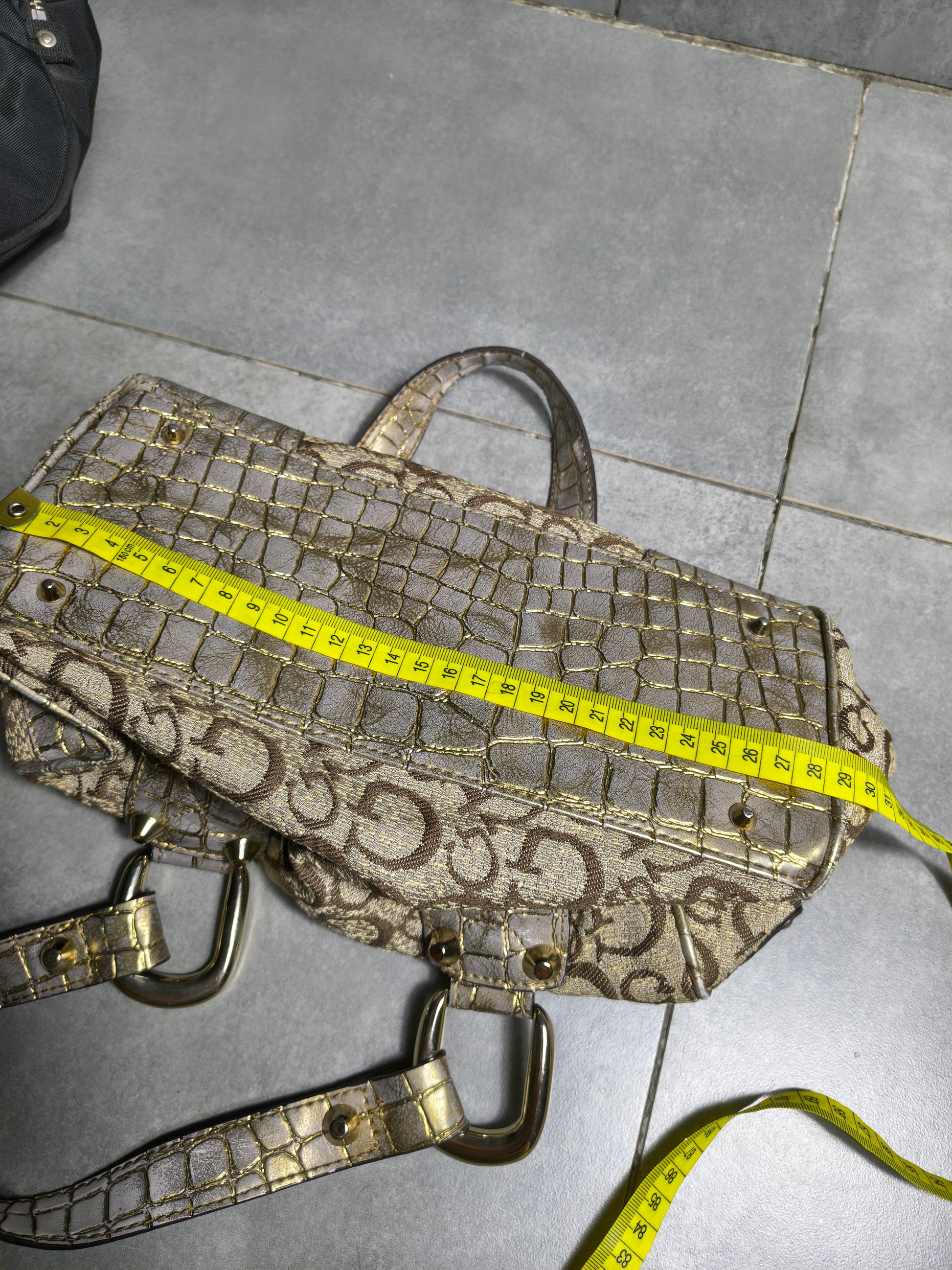 Złota torebka Guess