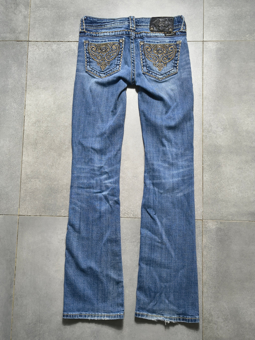 Granatowe flared jeansy Miss Me