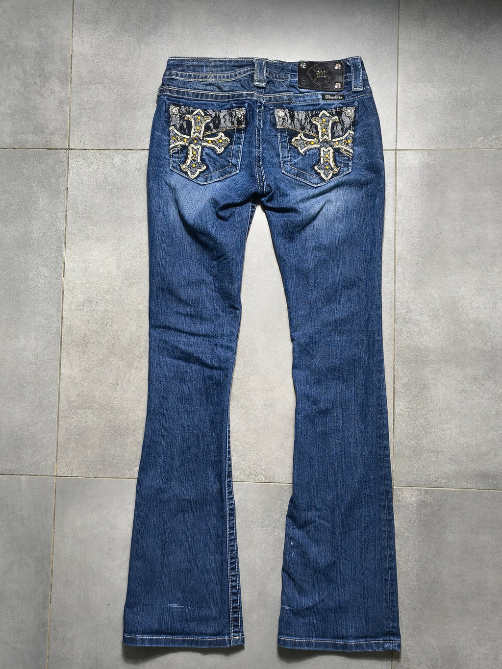 Granatowe flared jeansy Miss Me