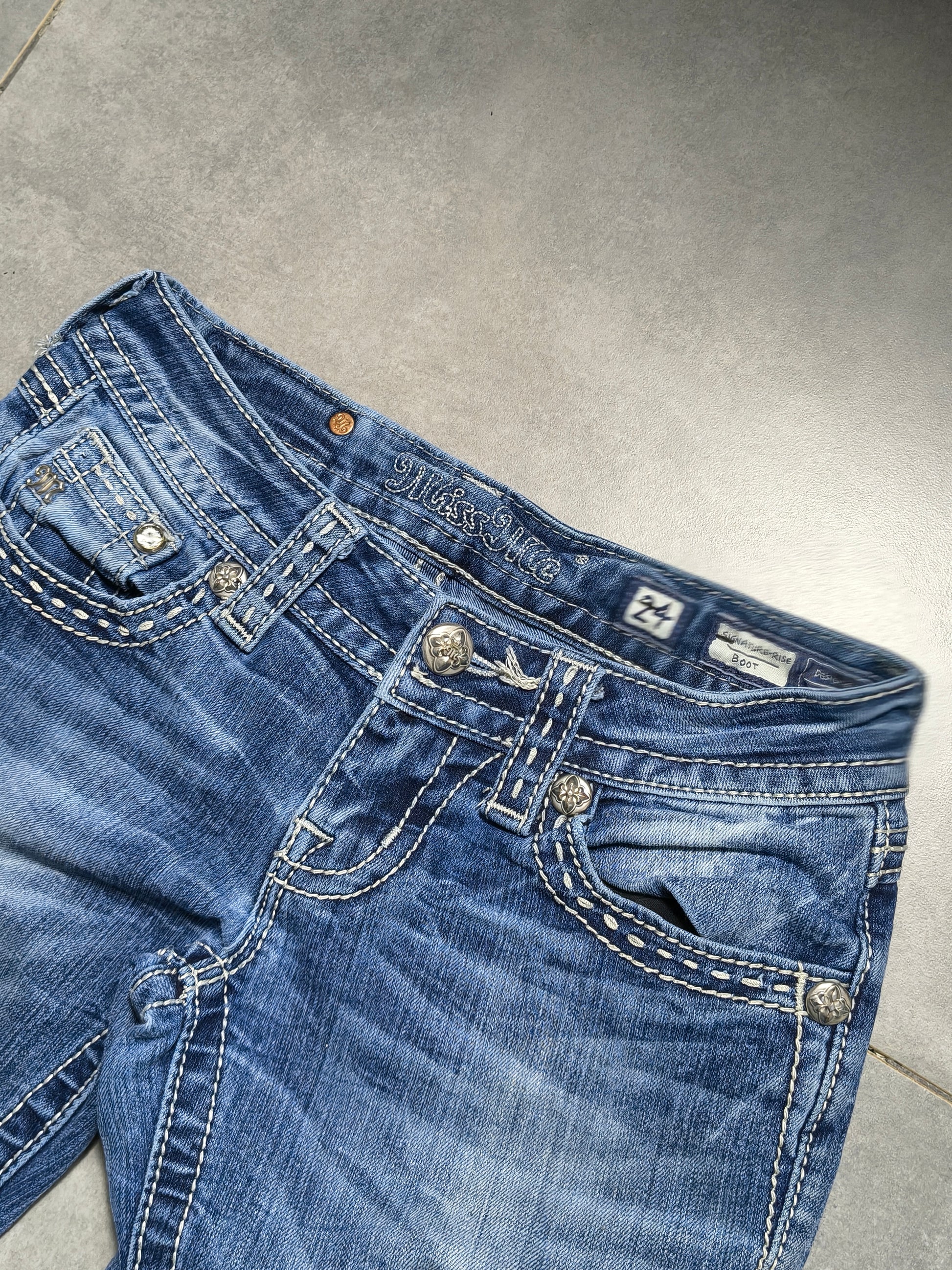 Niebieskie flared jeansy Miss Me