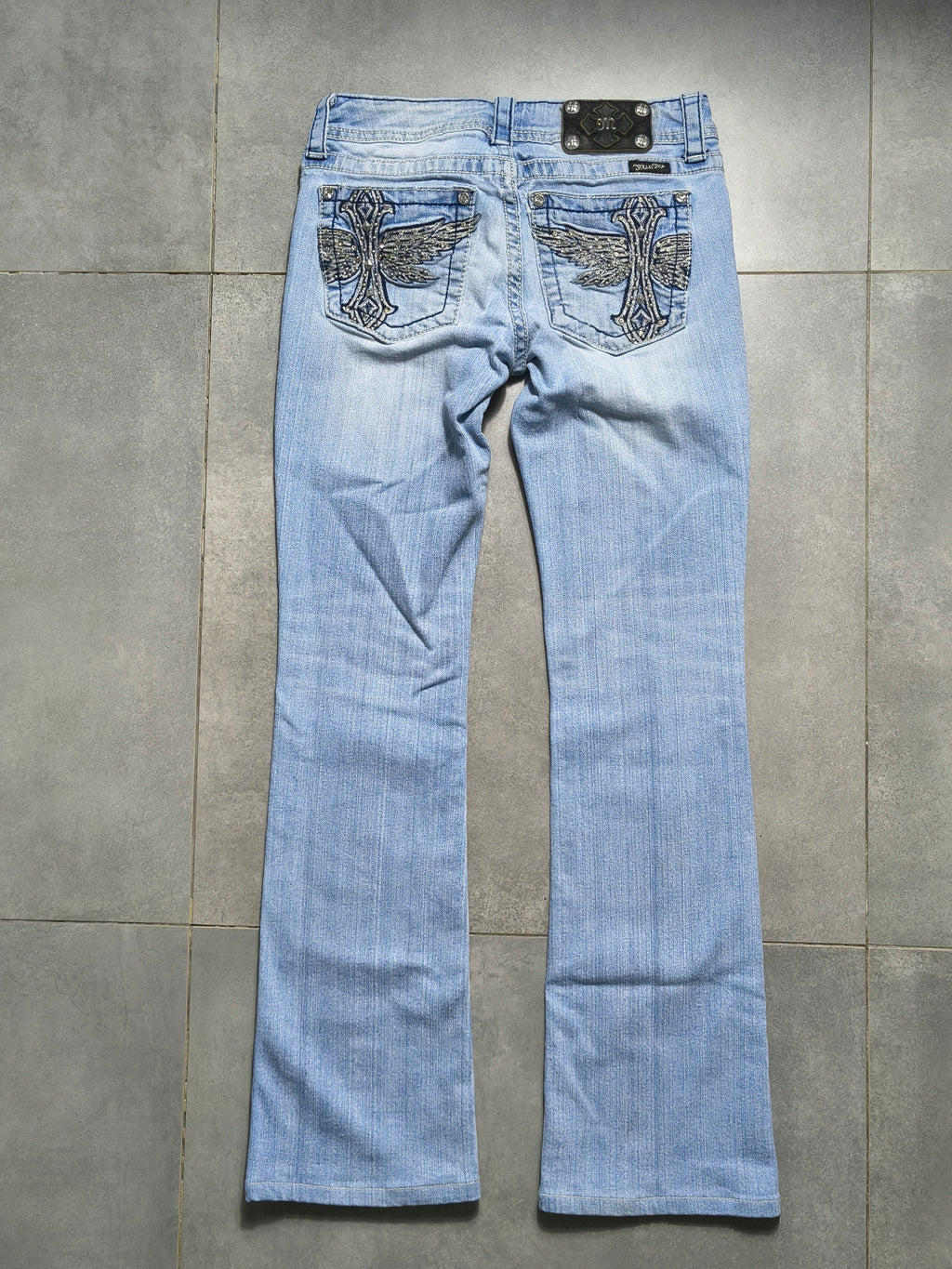 Jasnoniebieskie flared jeansy Miss Me