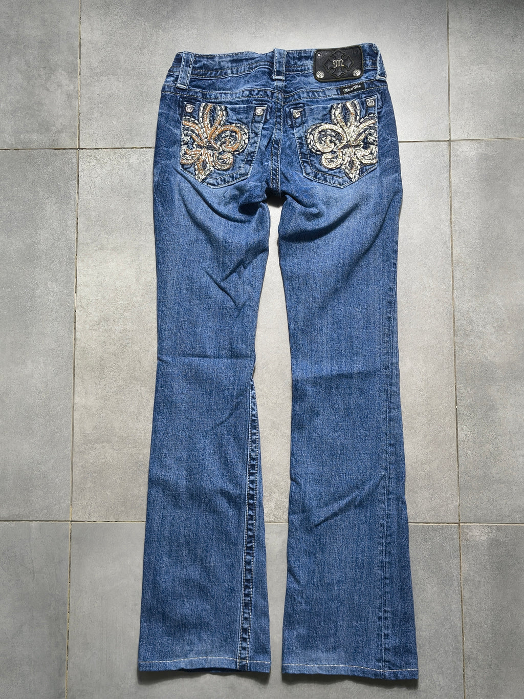 Granatowe flared jeansy Miss Me