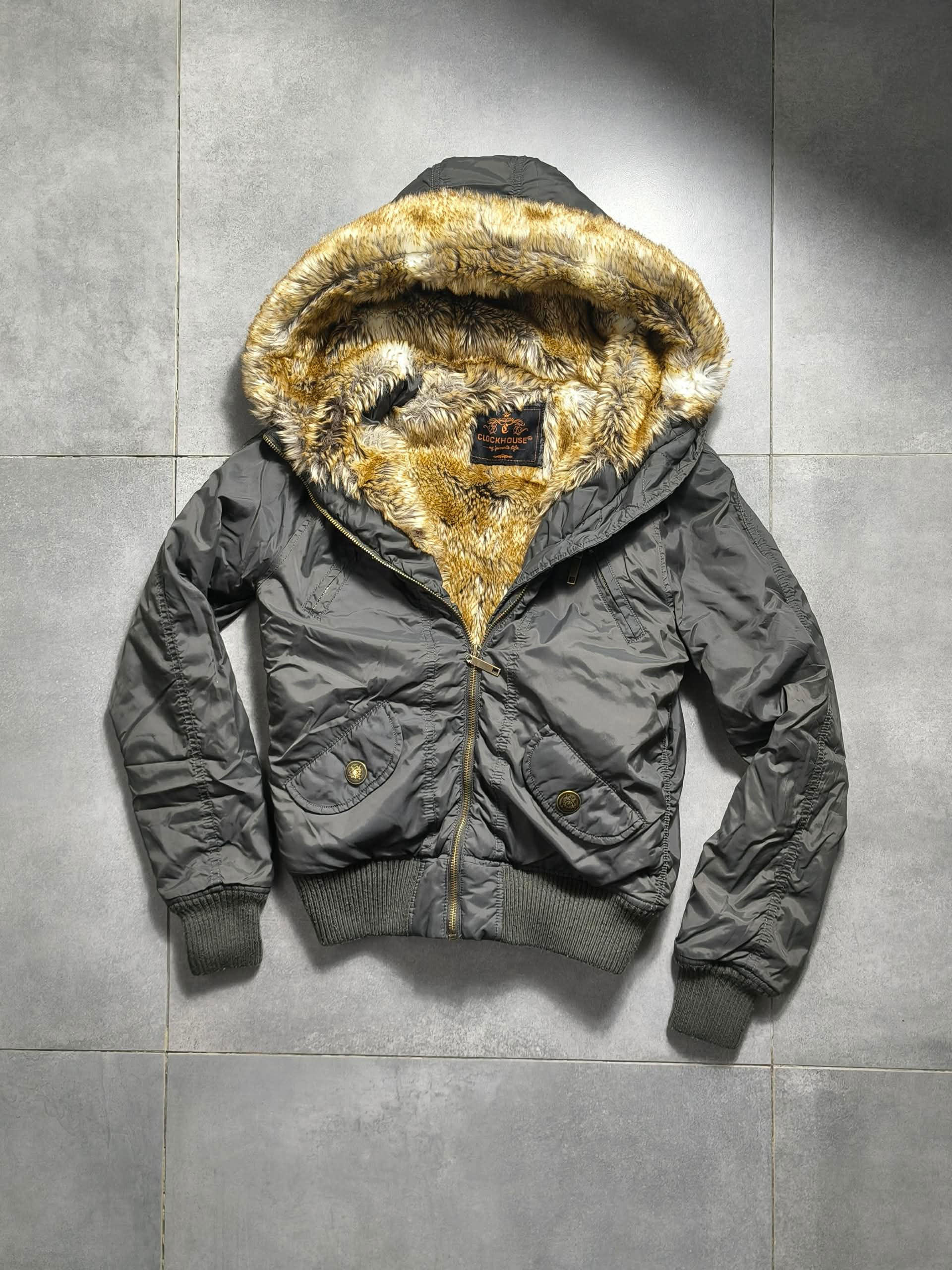 Zielona kurtka z futrem