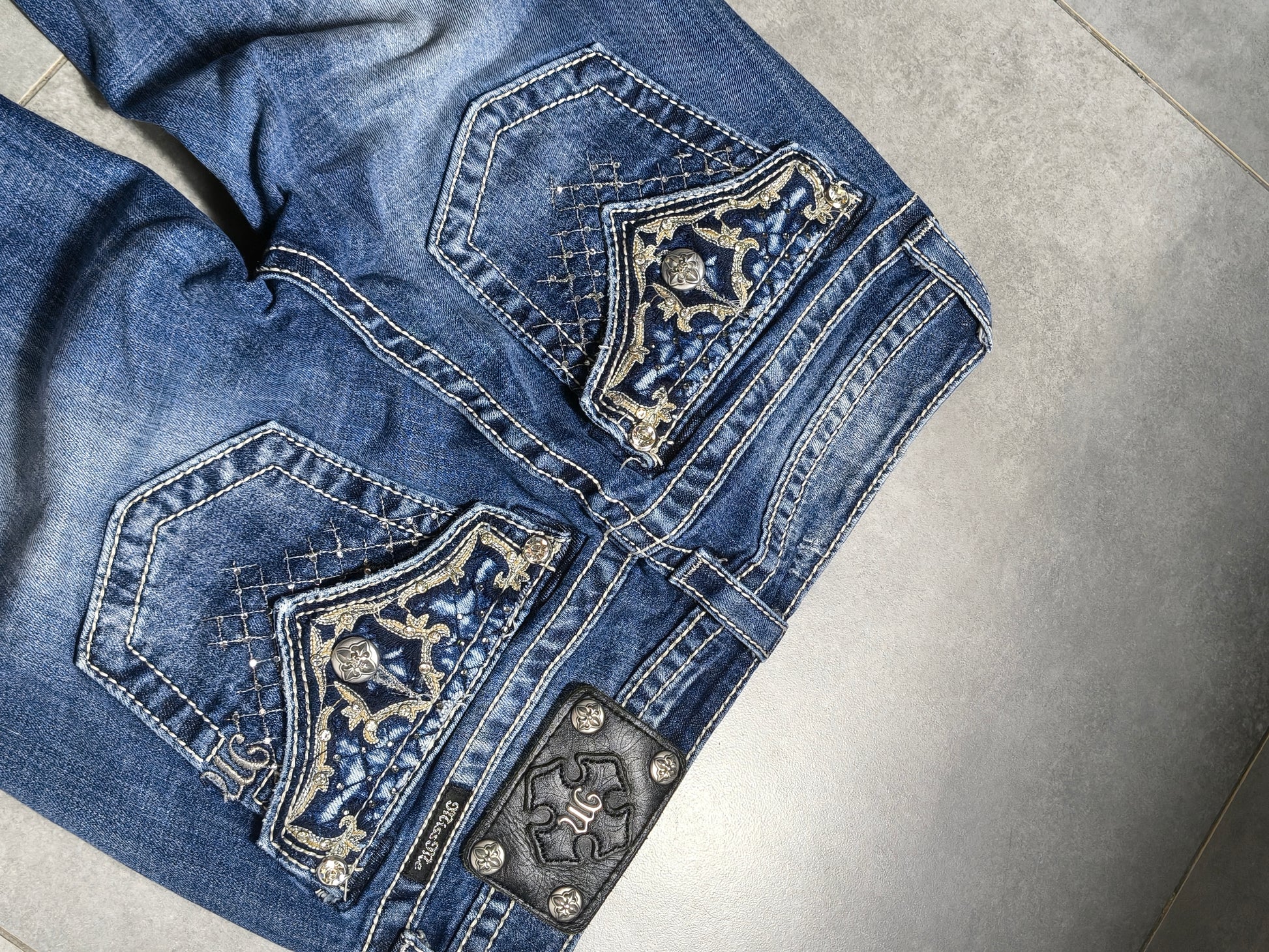 Granatowe flared jeansy Miss Me