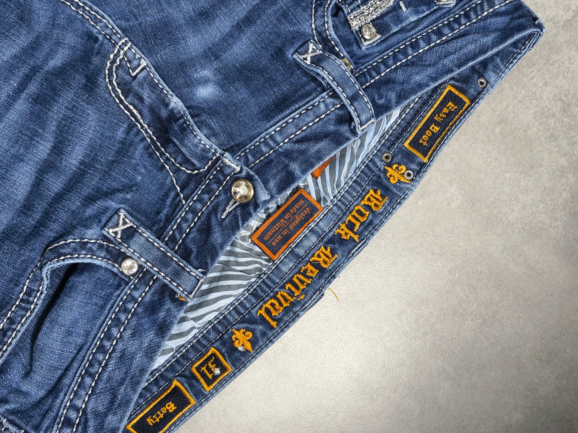 Jeansy Flared Rock Revival