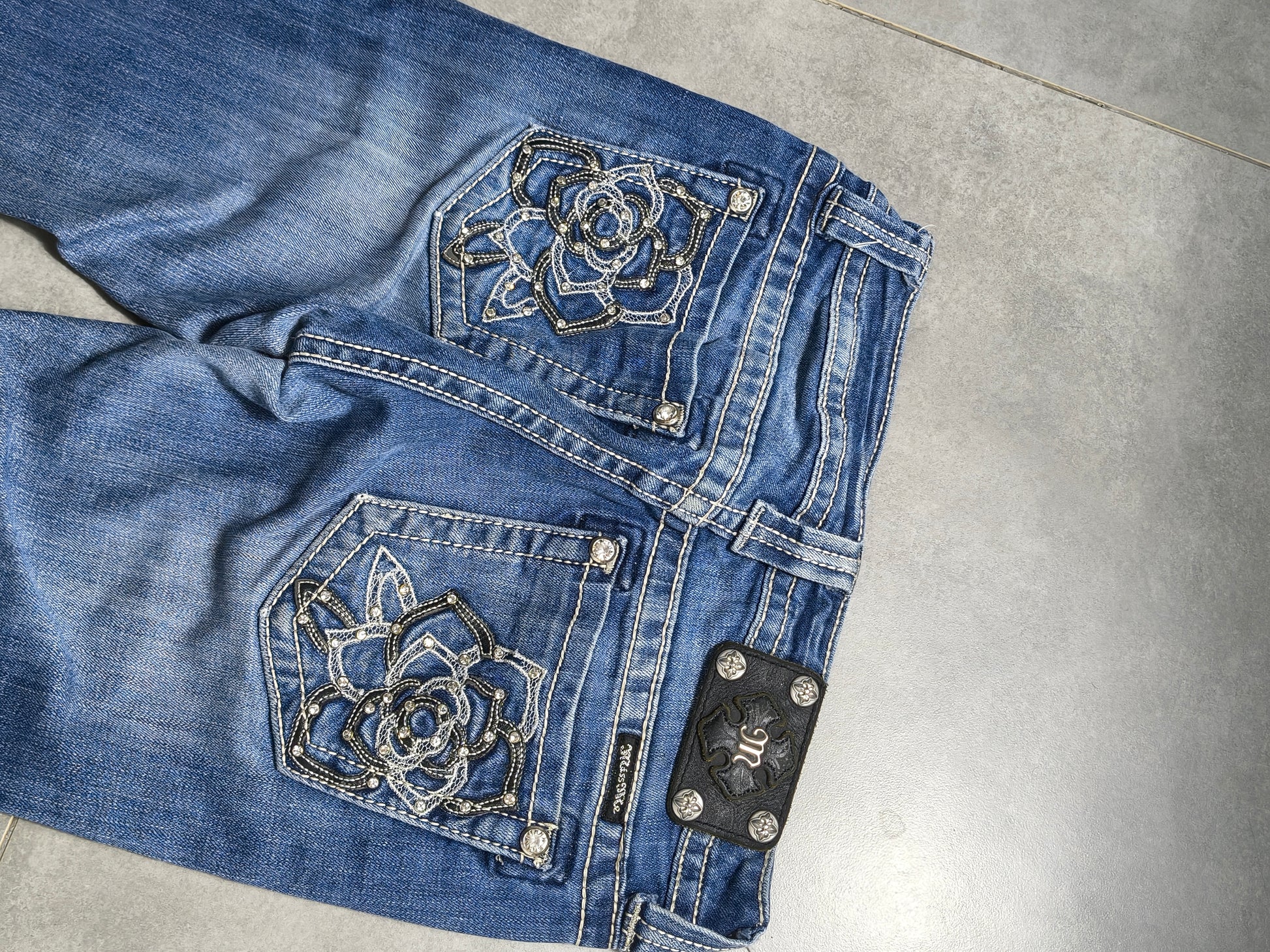 Granatowe flared jeansy Miss Me