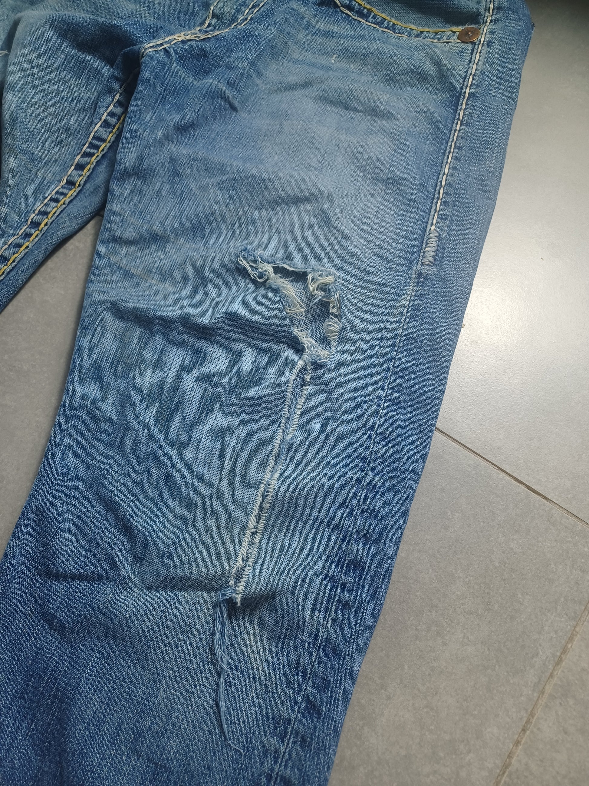 Niebieskie straight jeansy True Religion