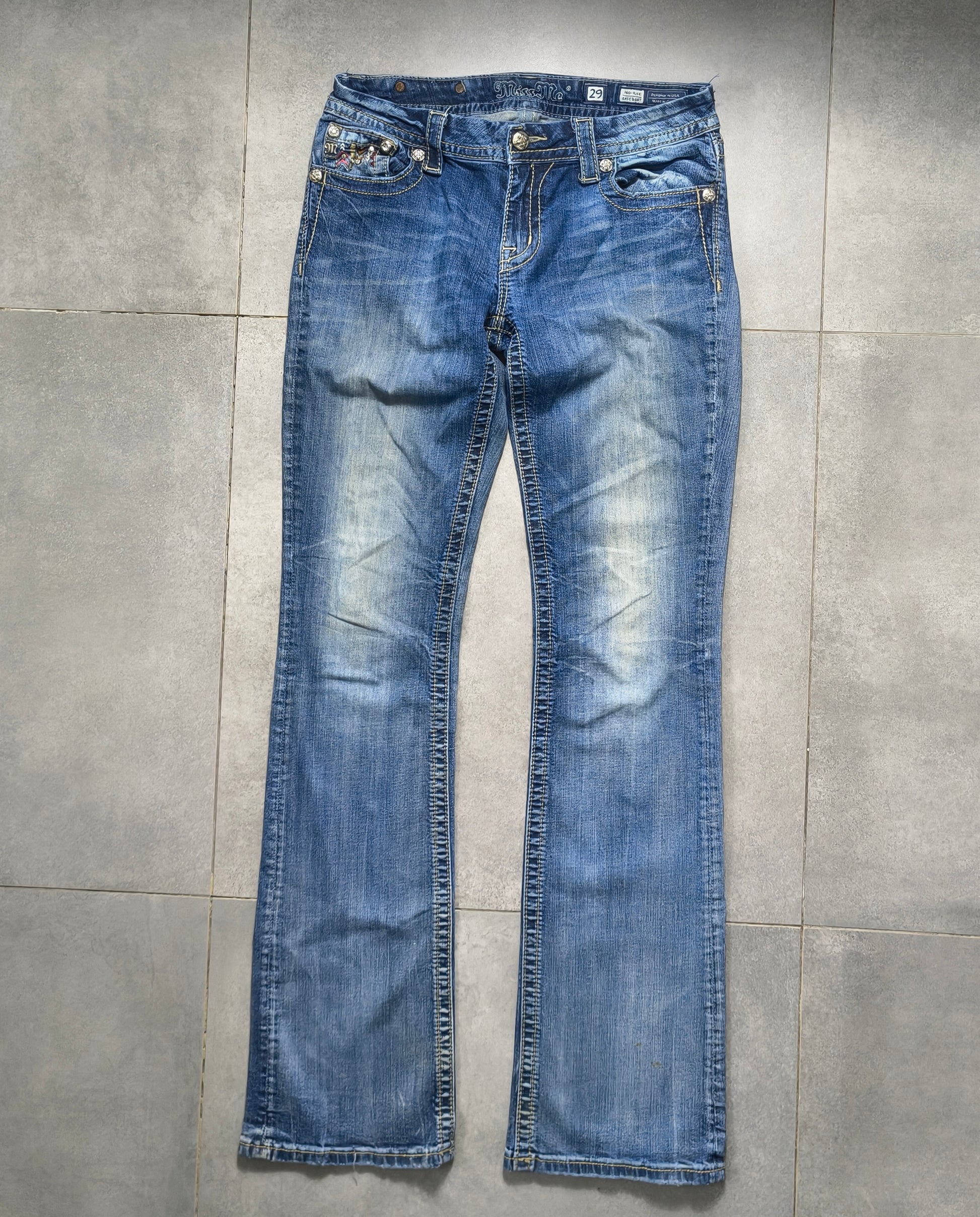 Niebieskie flared jeansy Miss Me