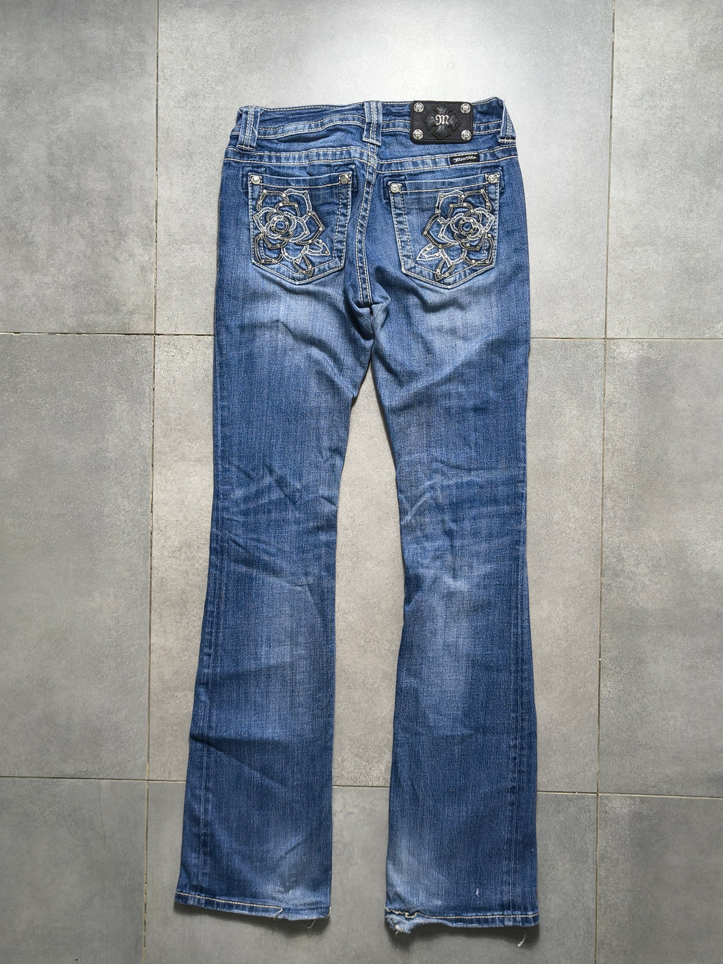 Granatowe flared jeansy Miss Me