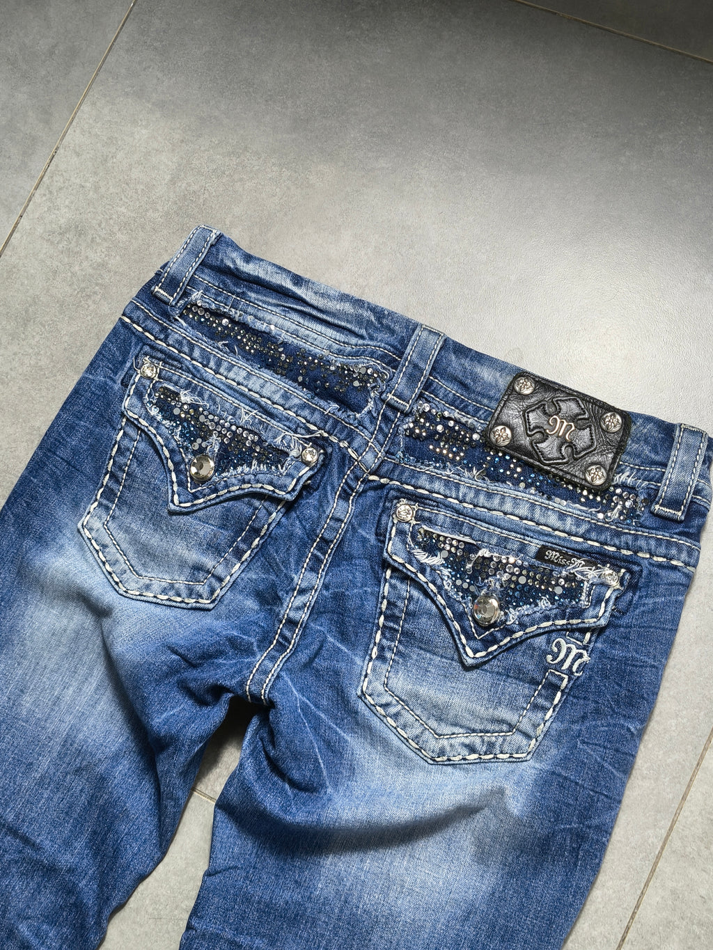 Granatowe flared jeansy Miss Me