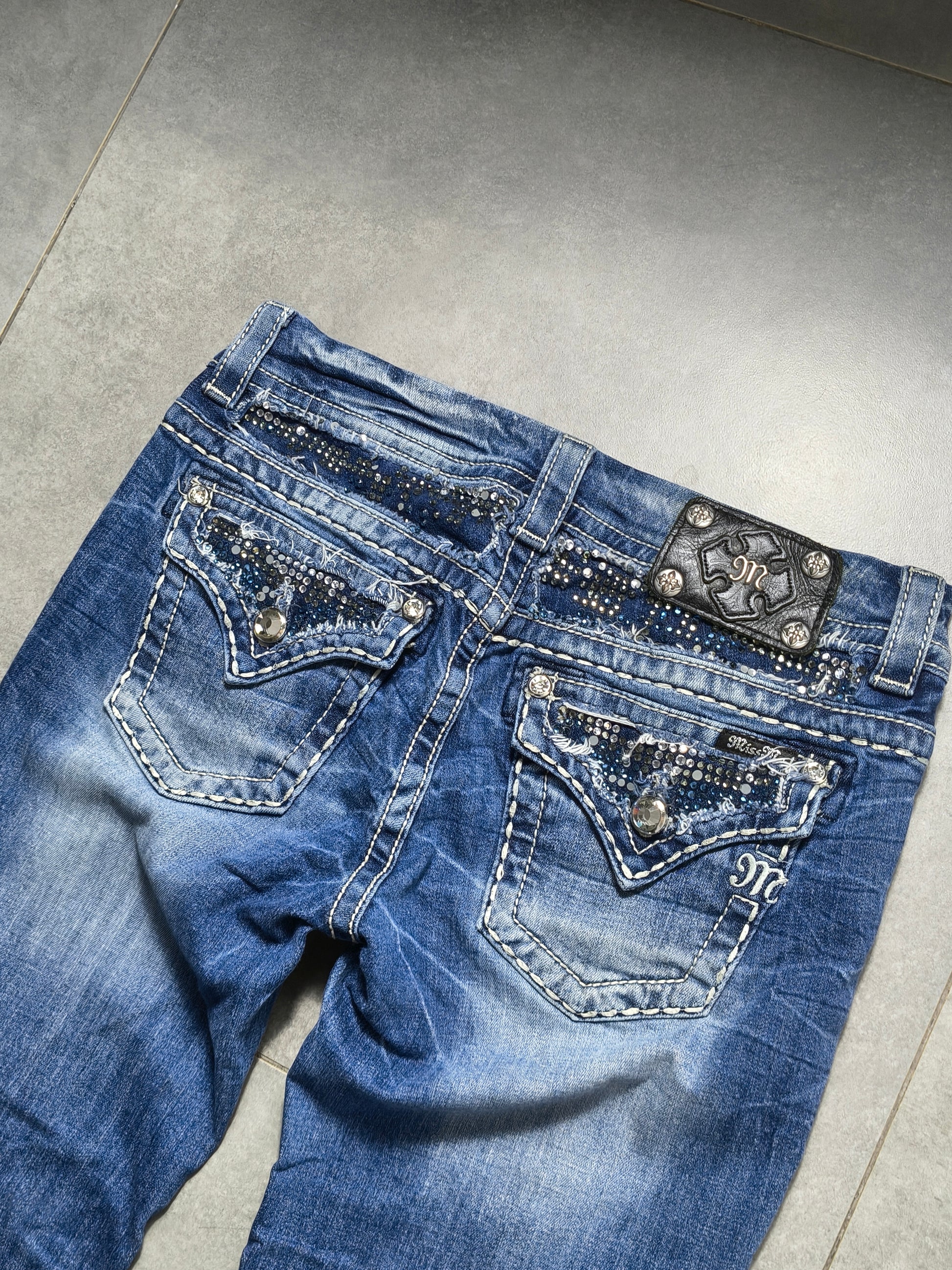 Granatowe flared jeansy Miss Me