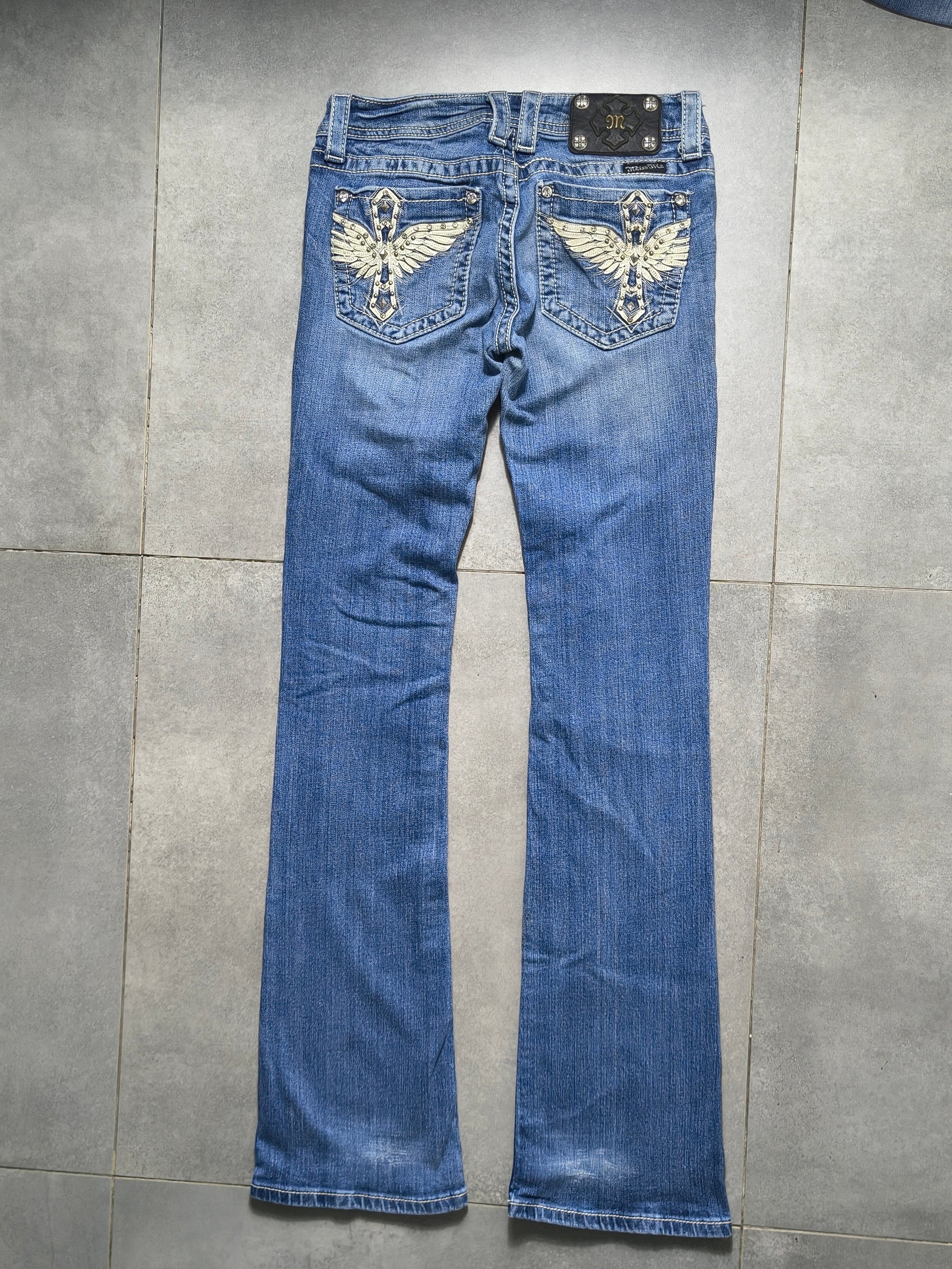 Niebieskie flared jeansy Miss Me