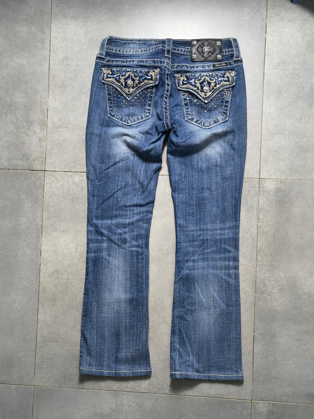 Granatowe flared jeansy Miss Me