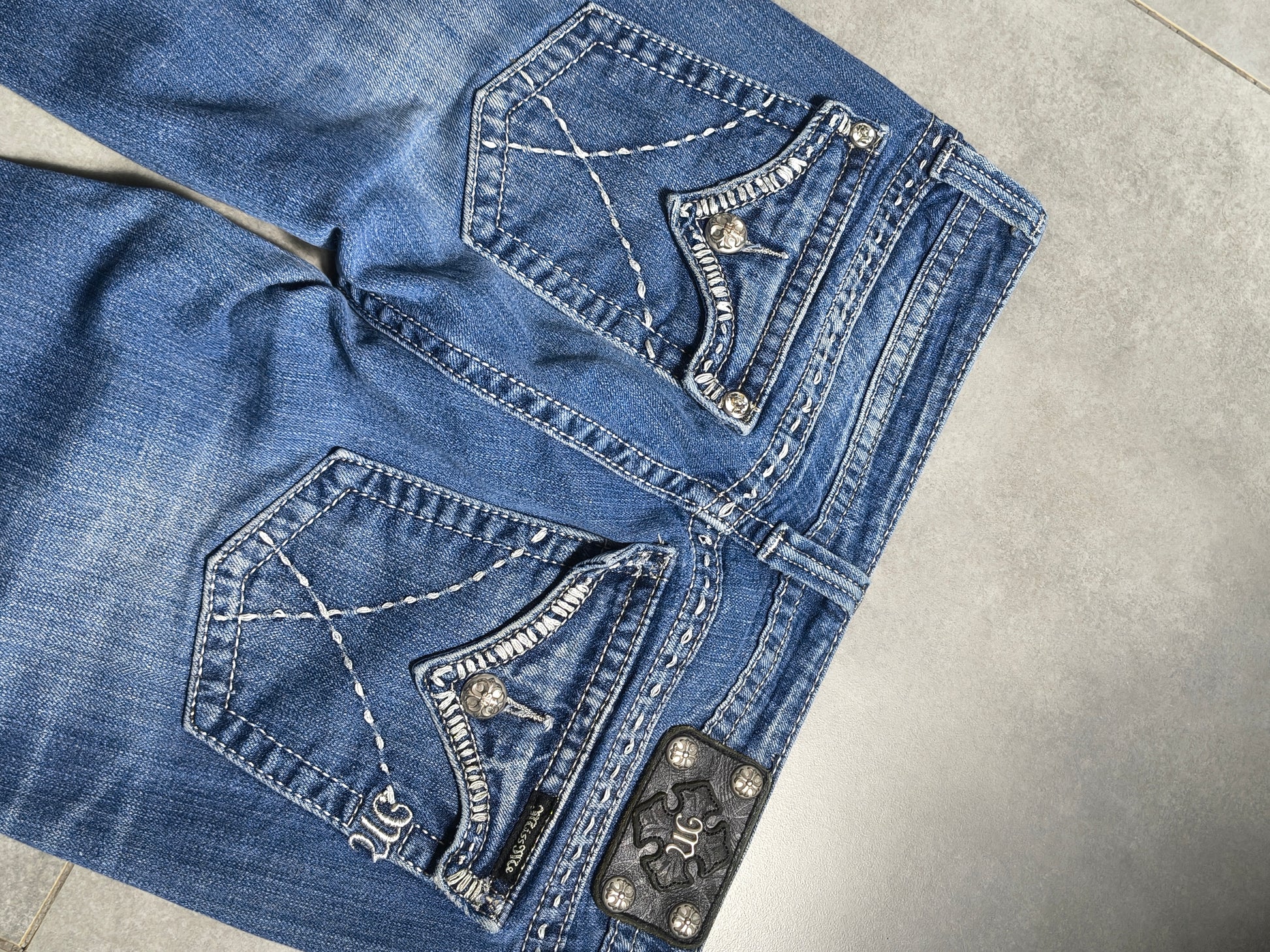 Granatowe flared jeansy Miss