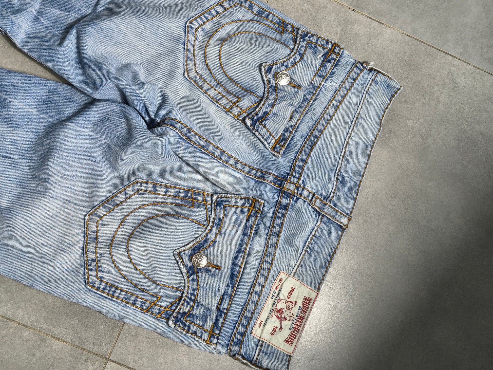 Jeansy True Religion